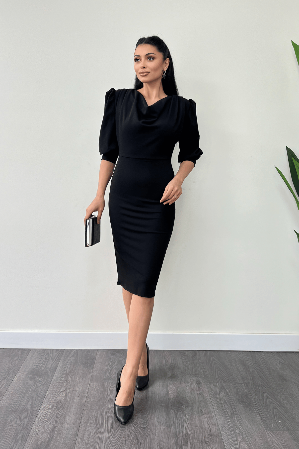 فستان قلم بياقة ديغاجي قماش الكريب بأكمام - أسود