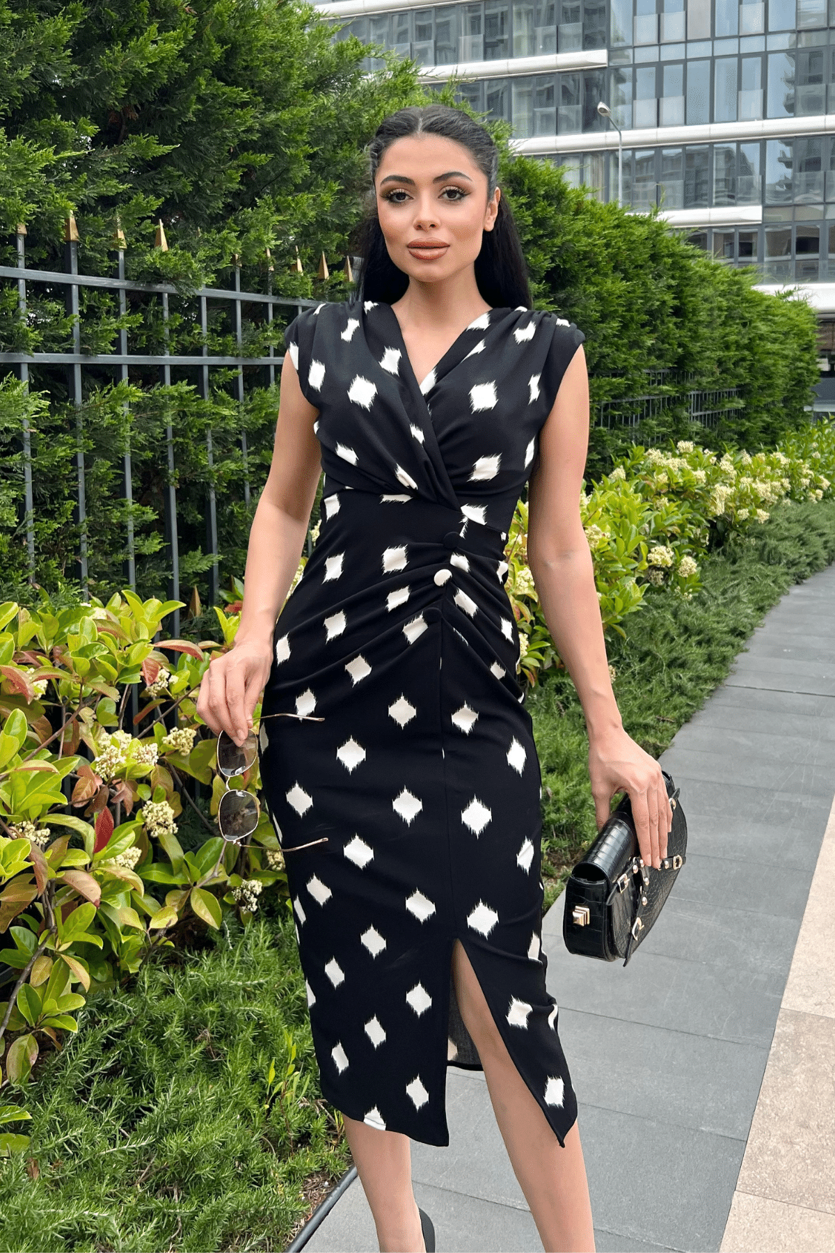 Krep Kumaş Düğme Detaylı Kalem Elbise - SİYAH