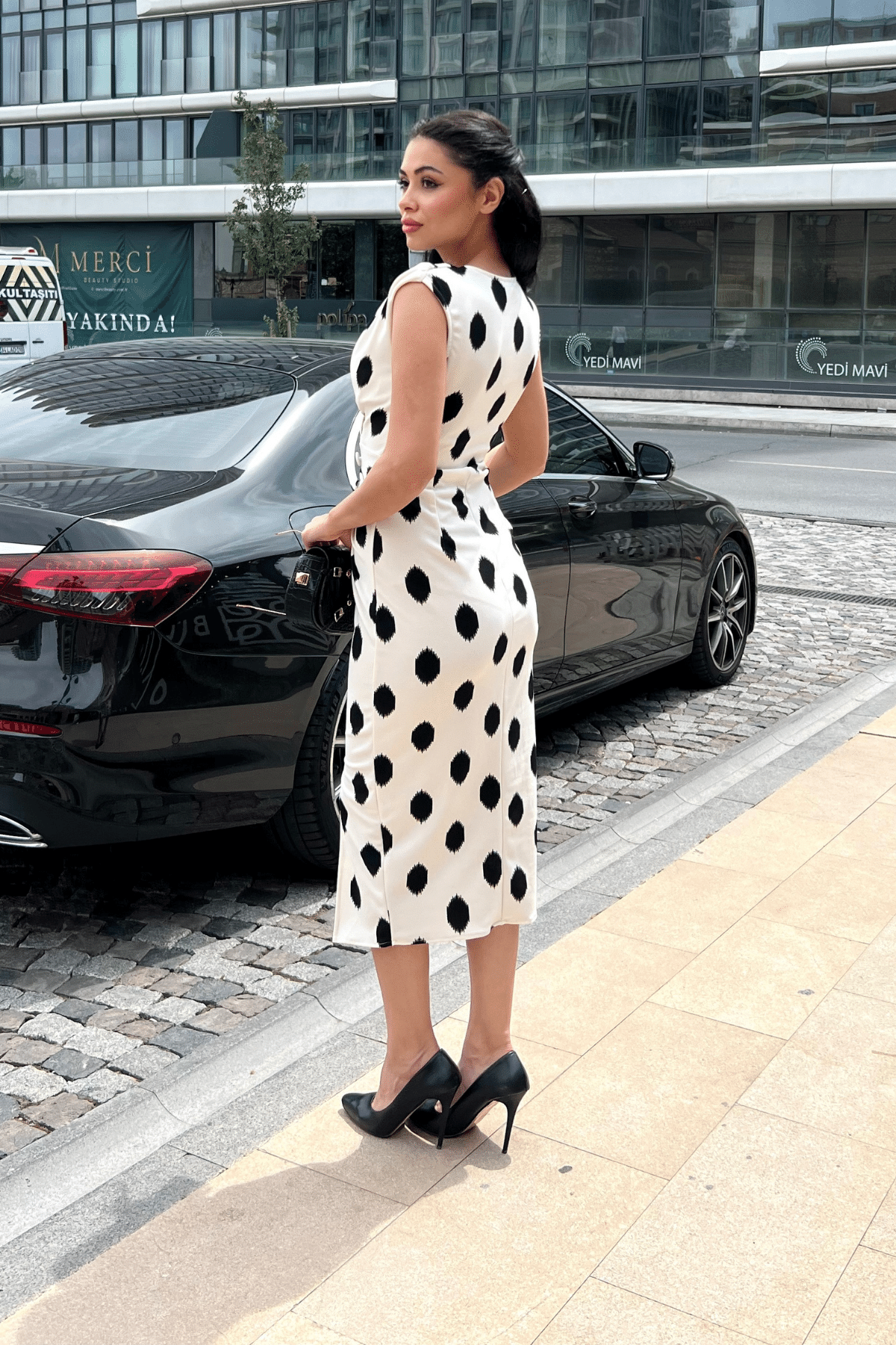 Krep Kumaş Düğme Detaylı Kalem Elbise - KREM