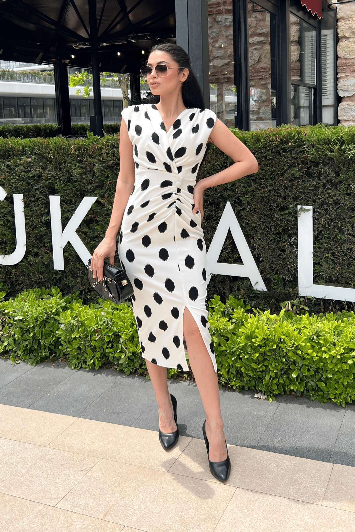 Krep Kumaş Düğme Detaylı Kalem Elbise - KREM