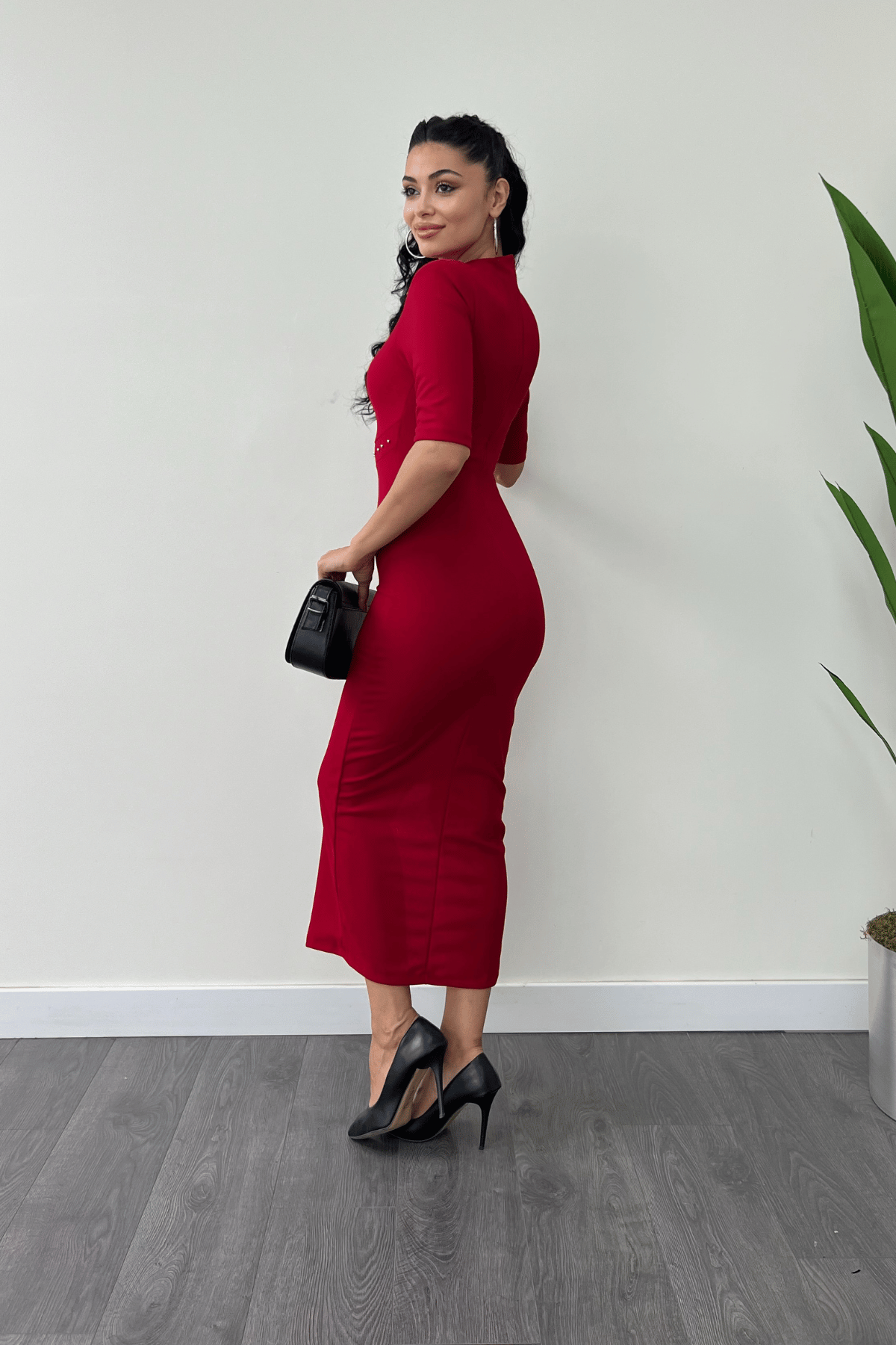 Krep Kumaş İnci Detaylı Kalem Elbise - KIRMIZI