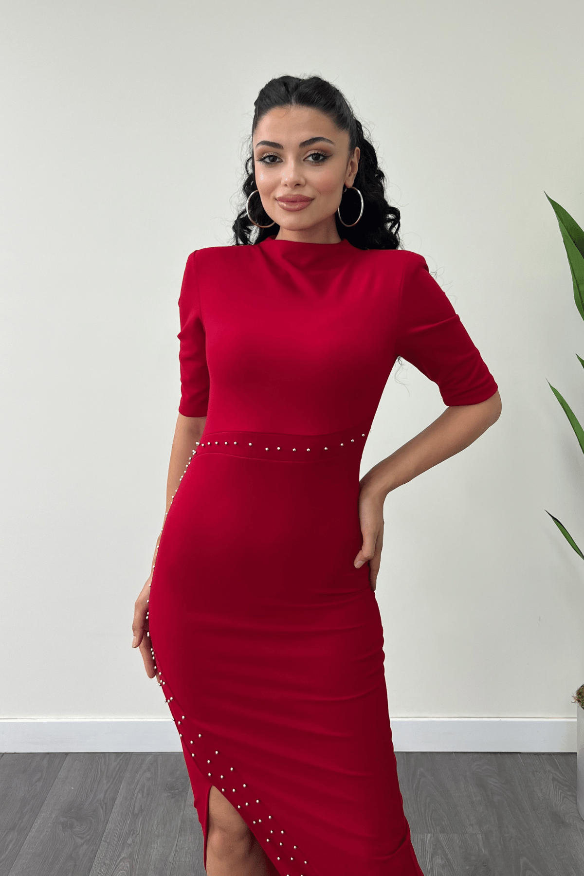 Krep Kumaş İnci Detaylı Kalem Elbise - KIRMIZI