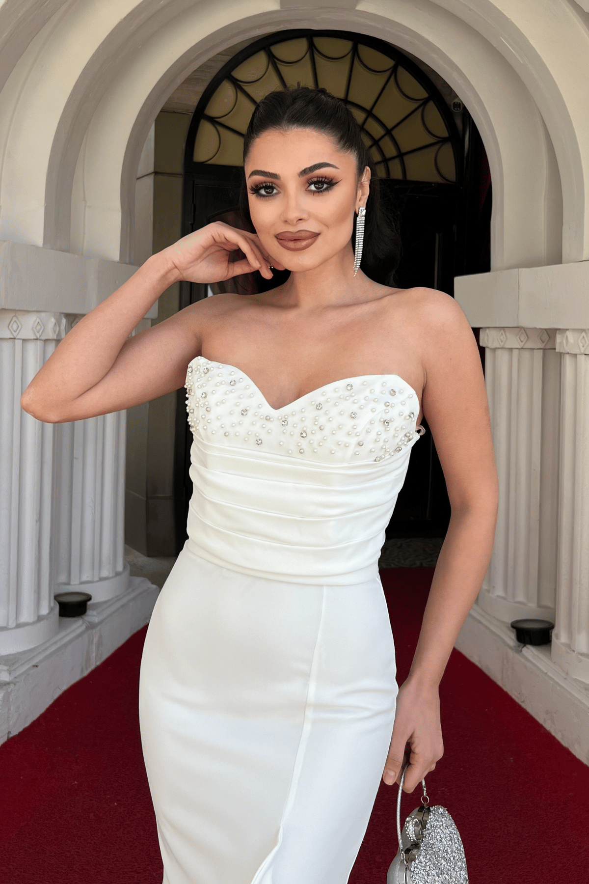 Krep Kumaş İncili Volan Detaylı Straplez Balık Elbise - BEYAZ