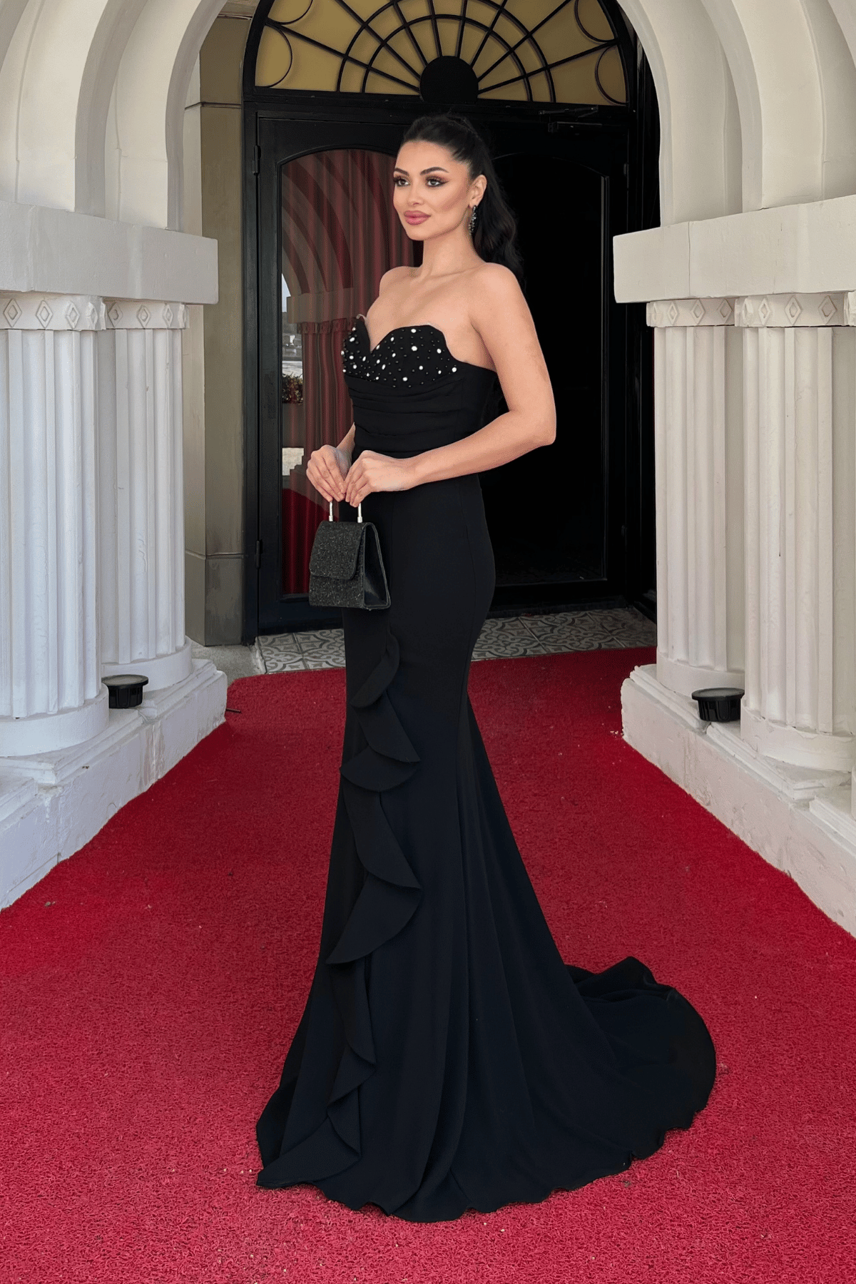 Krep Kumaş İncili Volan Detaylı Straplez Balık Elbise - SİYAH