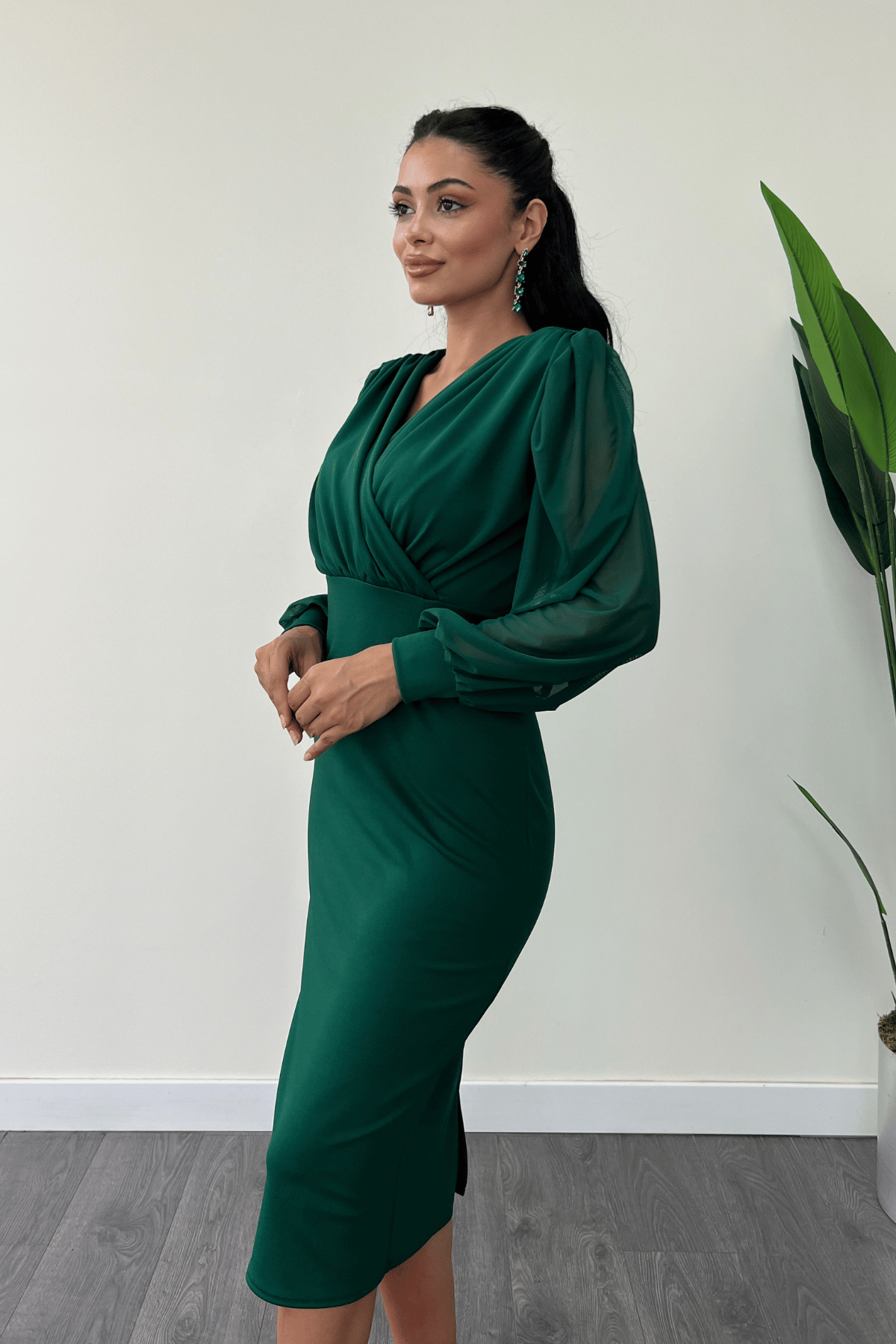 زمرد - فستان قلم من التول قماش الكريب بأكمام