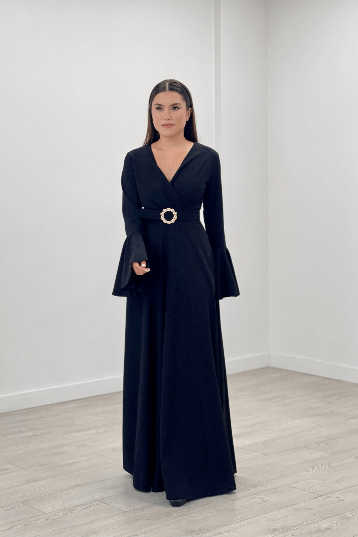 Krep Kumaş Kolları Volan Detaylı Maxiboy Abiye Elbise - SİYAH