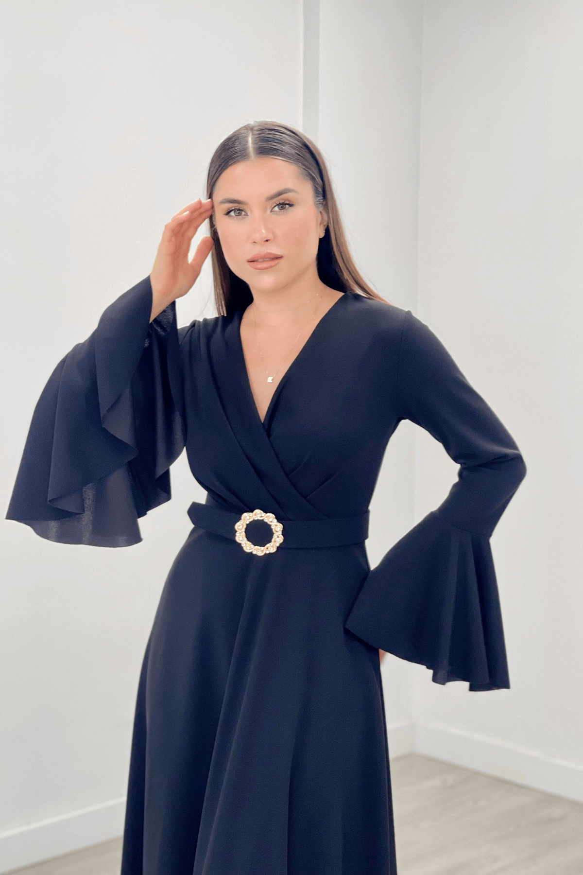 Krep Kumaş Kolları Volan Detaylı Maxiboy Abiye Elbise - SİYAH