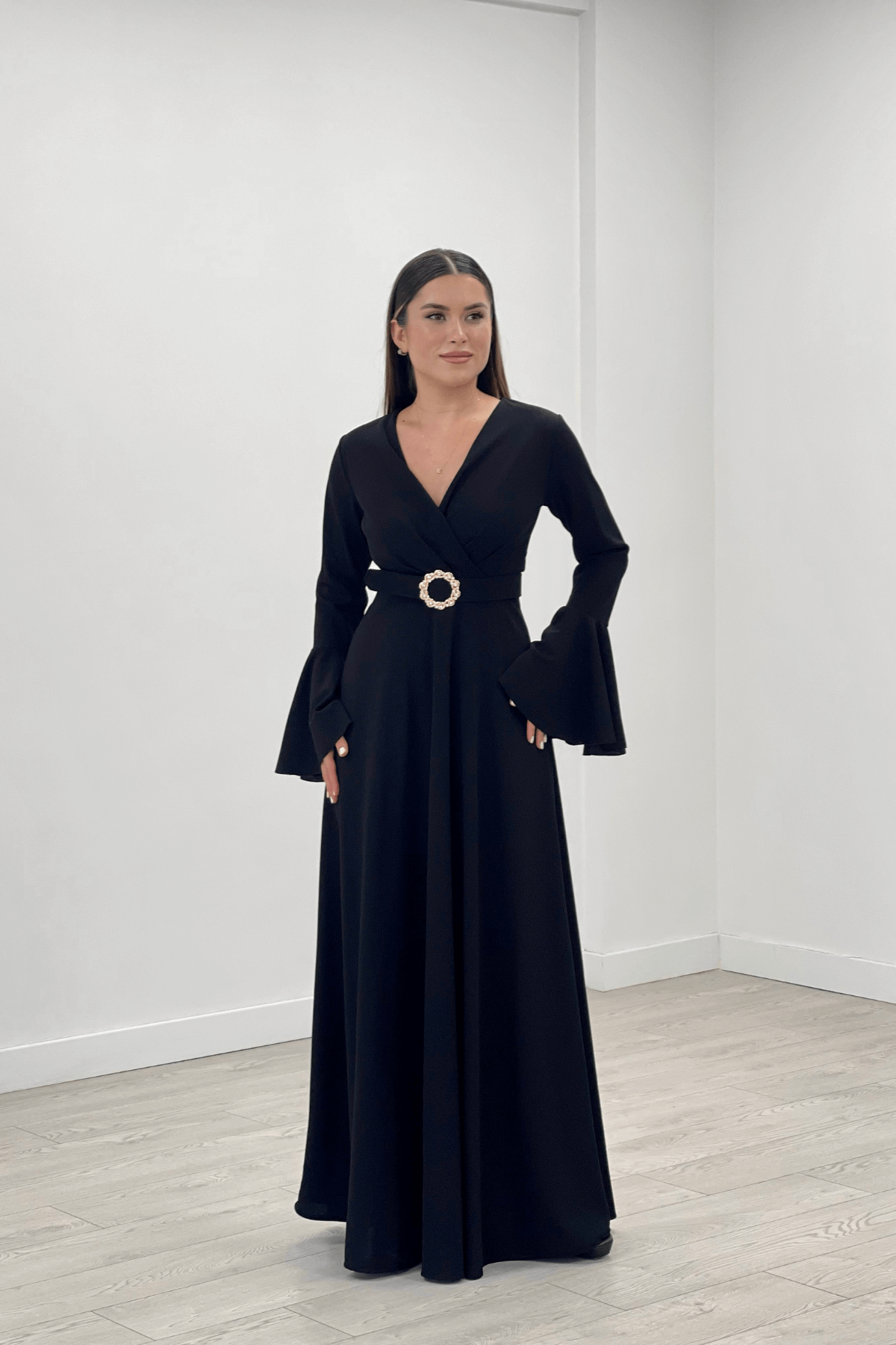 Krep Kumaş Kolları Volan Detaylı Maxiboy Abiye Elbise - SİYAH