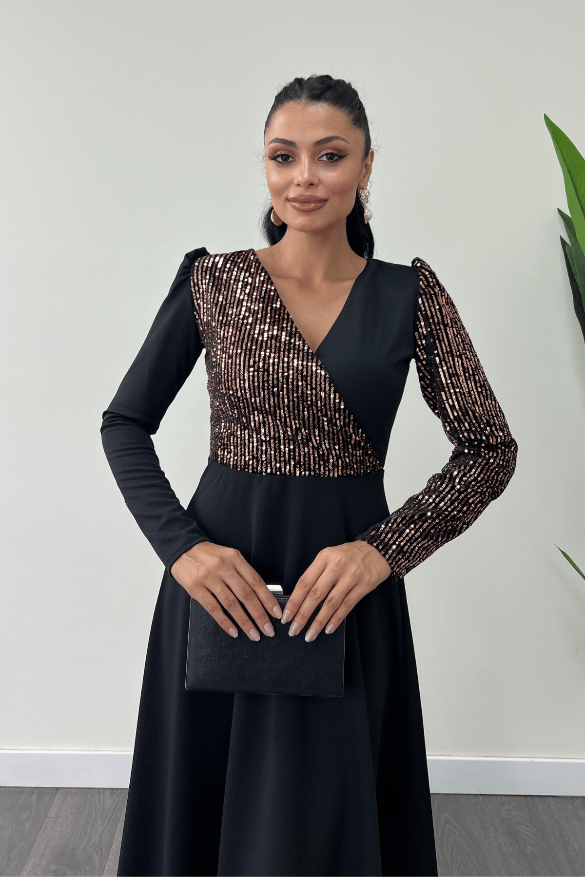 Krep Kumaş Payet Detaylı Elbise - BRONZ