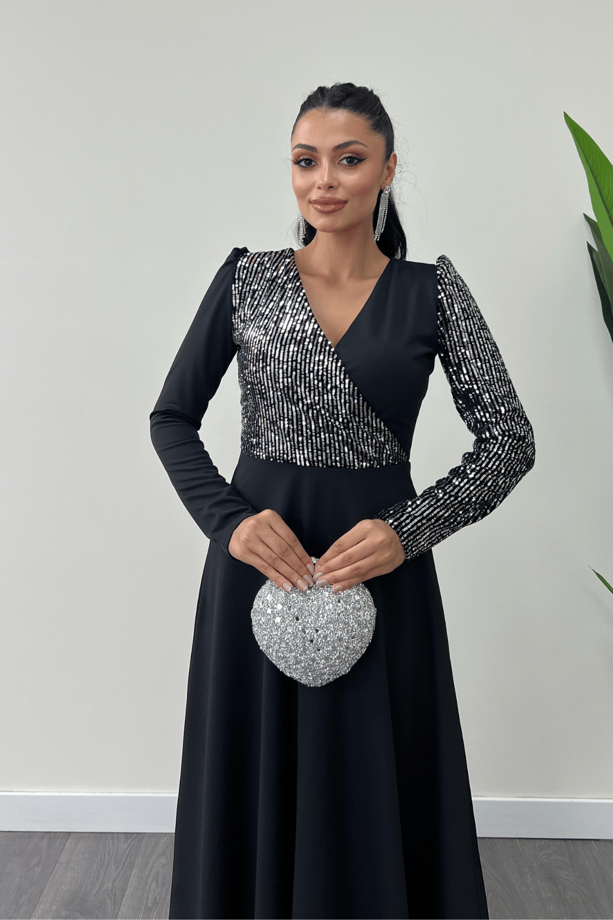 فستان من قماش الكريب مزين بالترتر - فضة