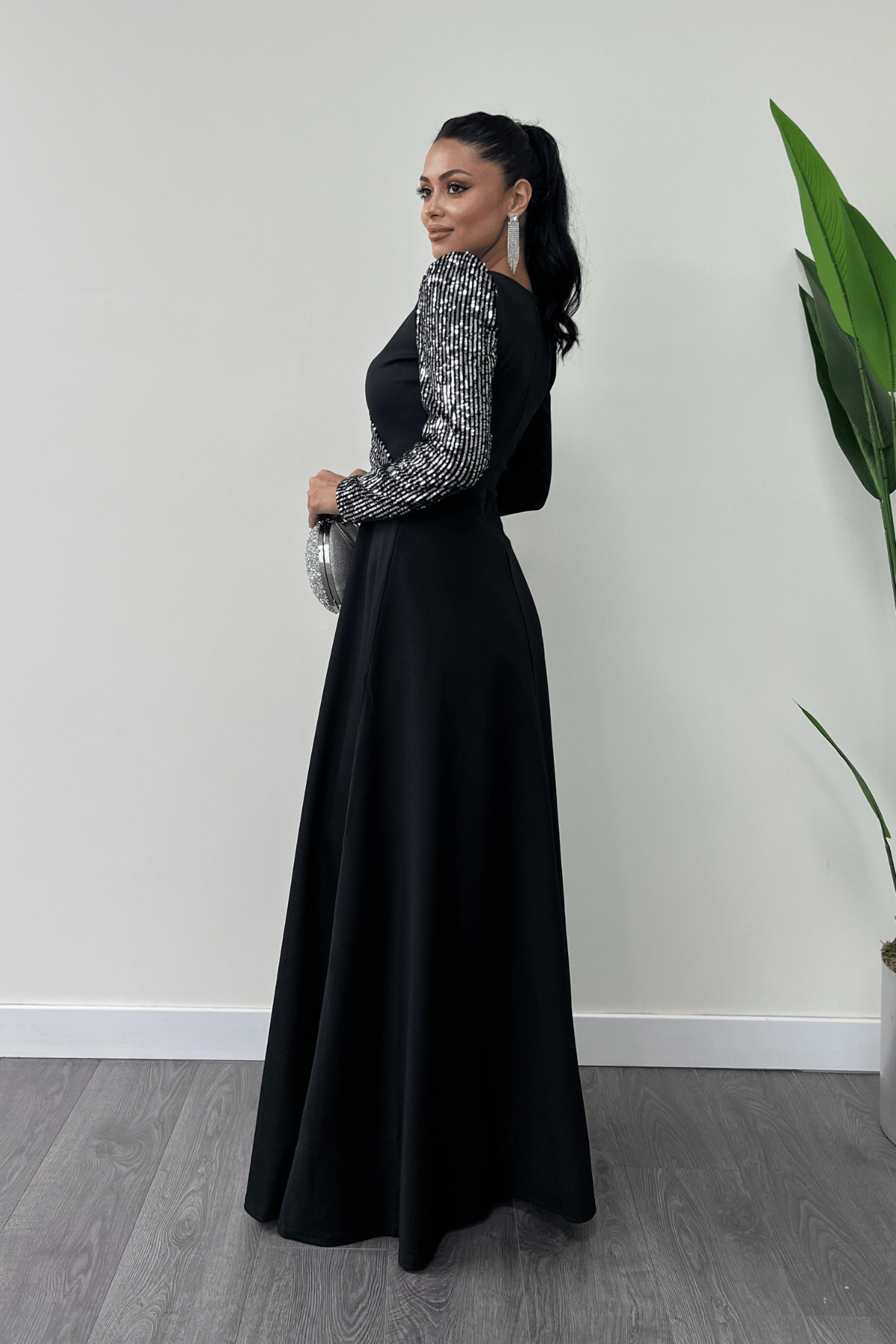 فستان من قماش الكريب مزين بالترتر - فضة