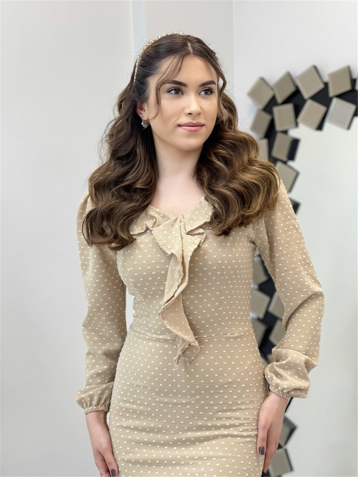 Krep Kumaş Puantiye Detaylı Kalem Elbise - KREM RENGİ