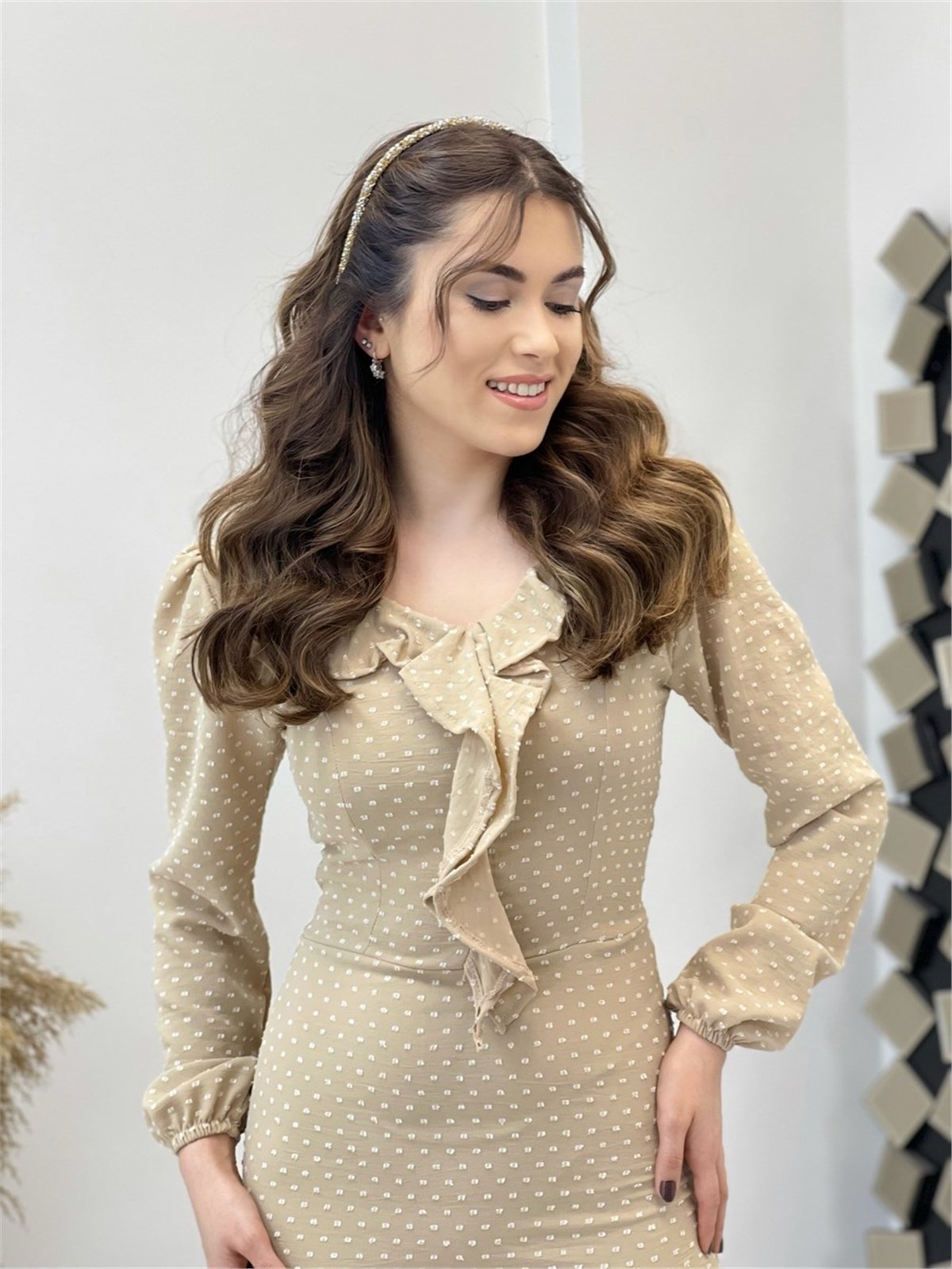 Krep Kumaş Puantiye Detaylı Kalem Elbise - KREM RENGİ