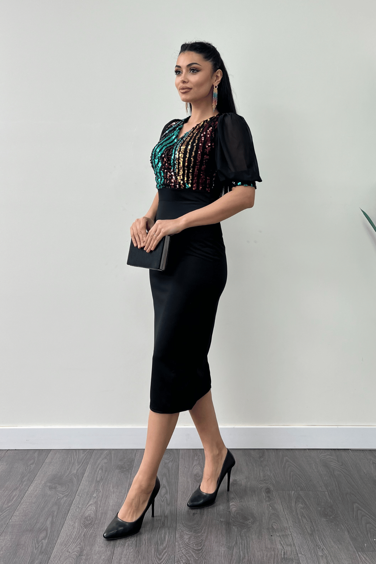 Krep Kumaş Renkli Payet Detaylı Kalem Elbise - SİYAH