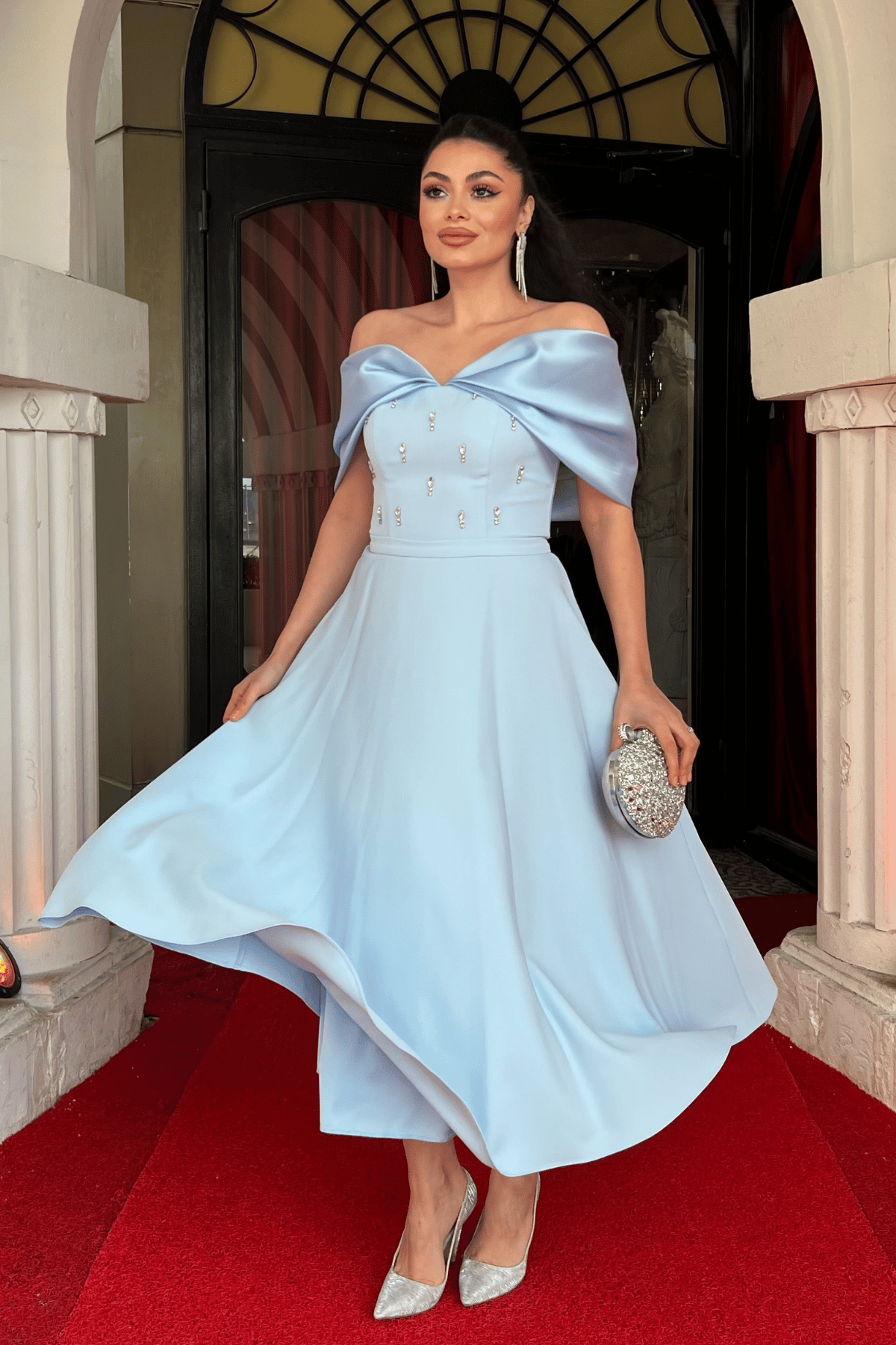 Krep Kumaş Taş Detaylı Midi Elbise - BEBE MAVİSİ