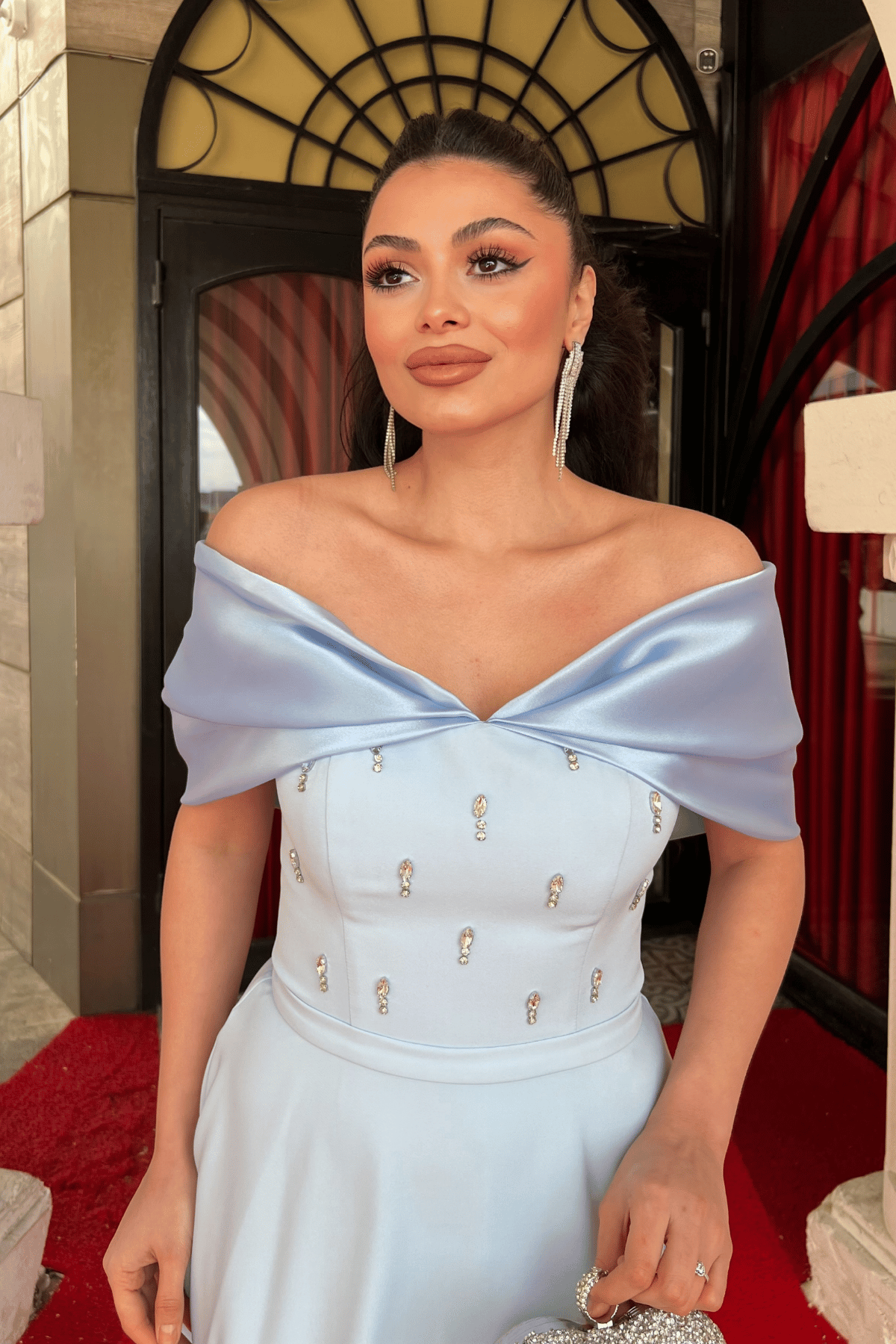 Krep Kumaş Taş Detaylı Midi Elbise - BEBE MAVİSİ