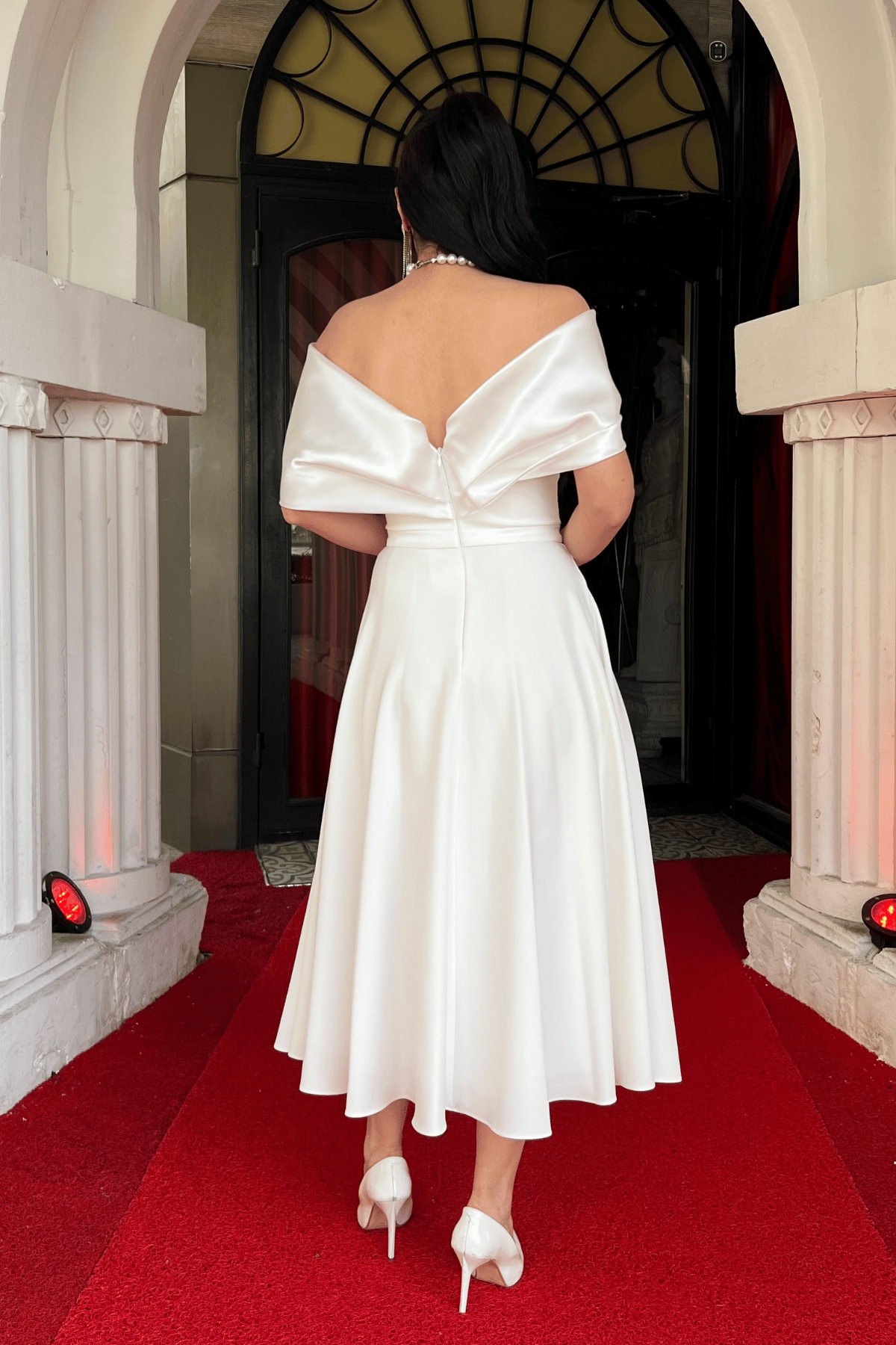 Krep Kumaş Taş Detaylı Midi Elbise - BEYAZ