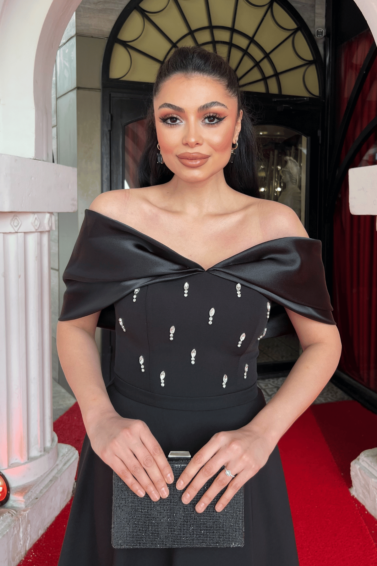 Krep Kumaş Taş Detaylı Midi Elbise - SİYAH