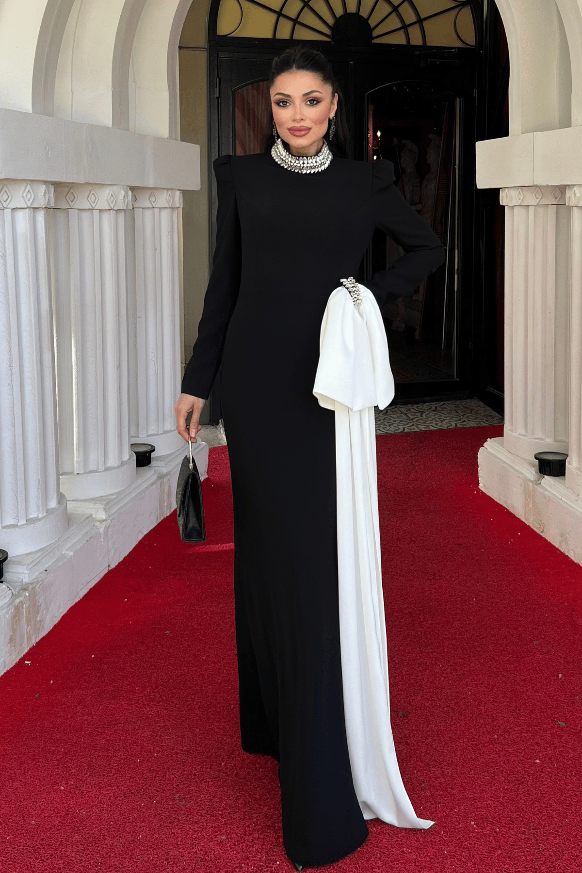 Krep Kumaş Taş Fiyonk Detaylı Abiye Elbise - SİYAH