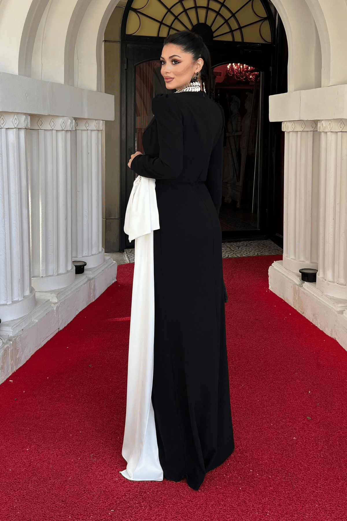 Krep Kumaş Taş Fiyonk Detaylı Abiye Elbise - SİYAH