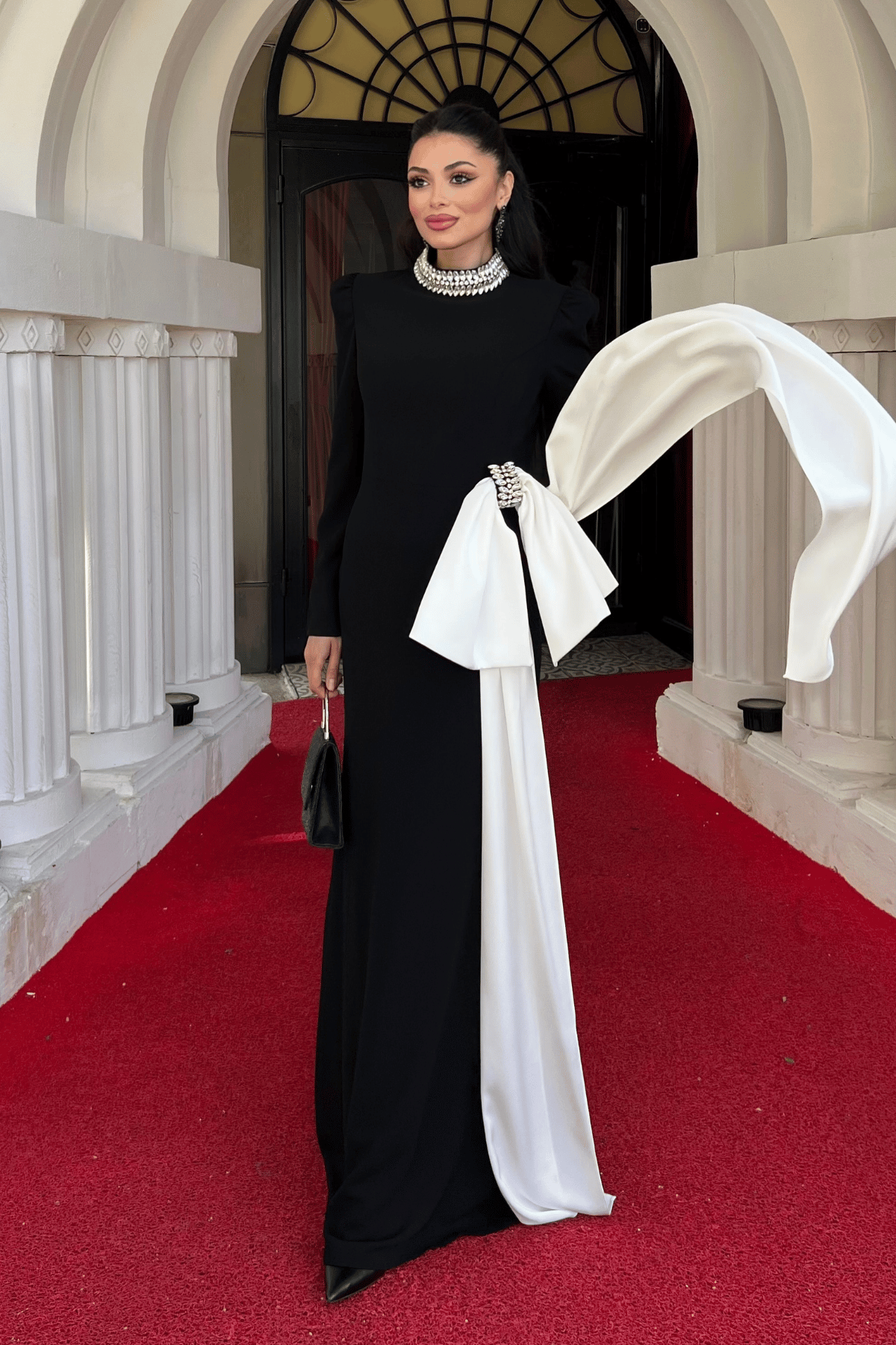 Krep Kumaş Taş Fiyonk Detaylı Abiye Elbise - SİYAH