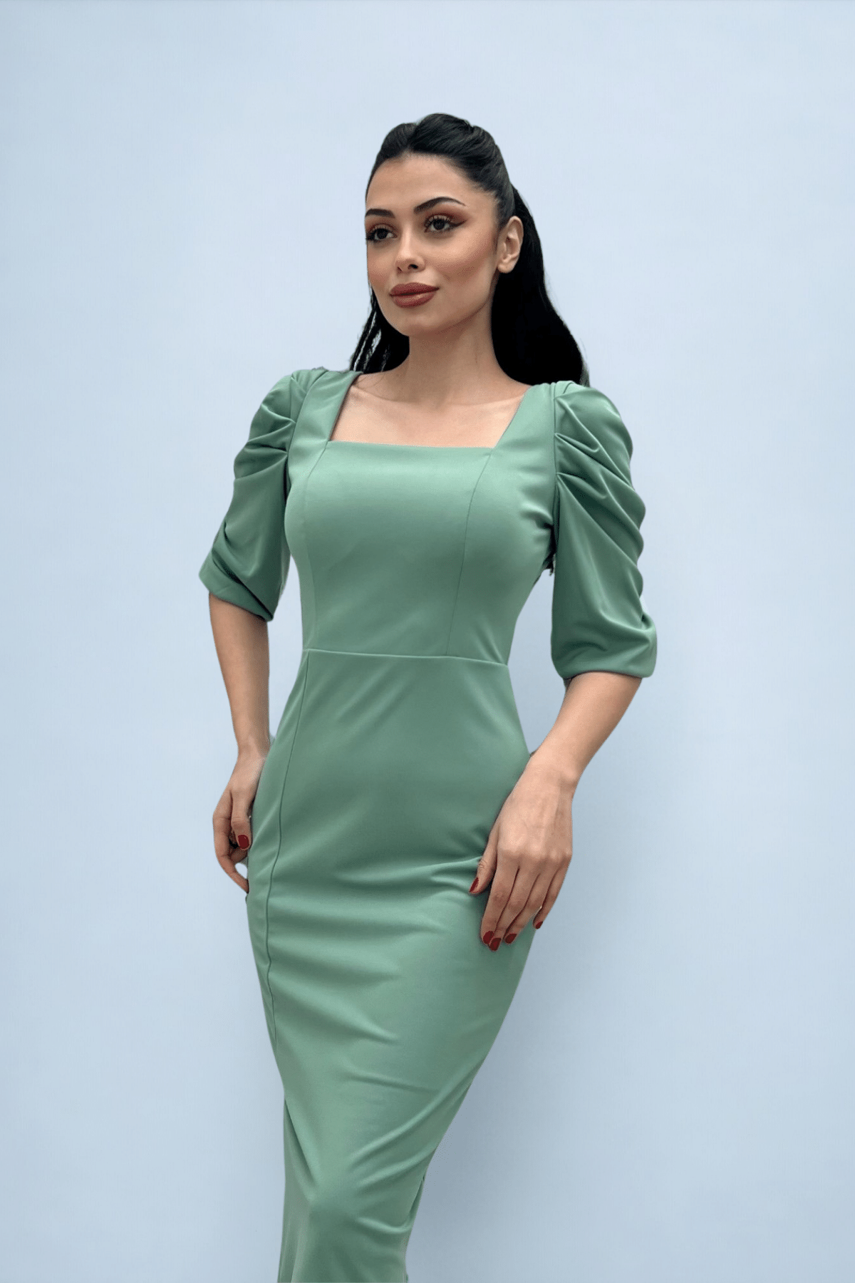 Örme Krep Kumaş Kare Yaka Yırtmaçlı Elbise - MİNT YEŞİLİ