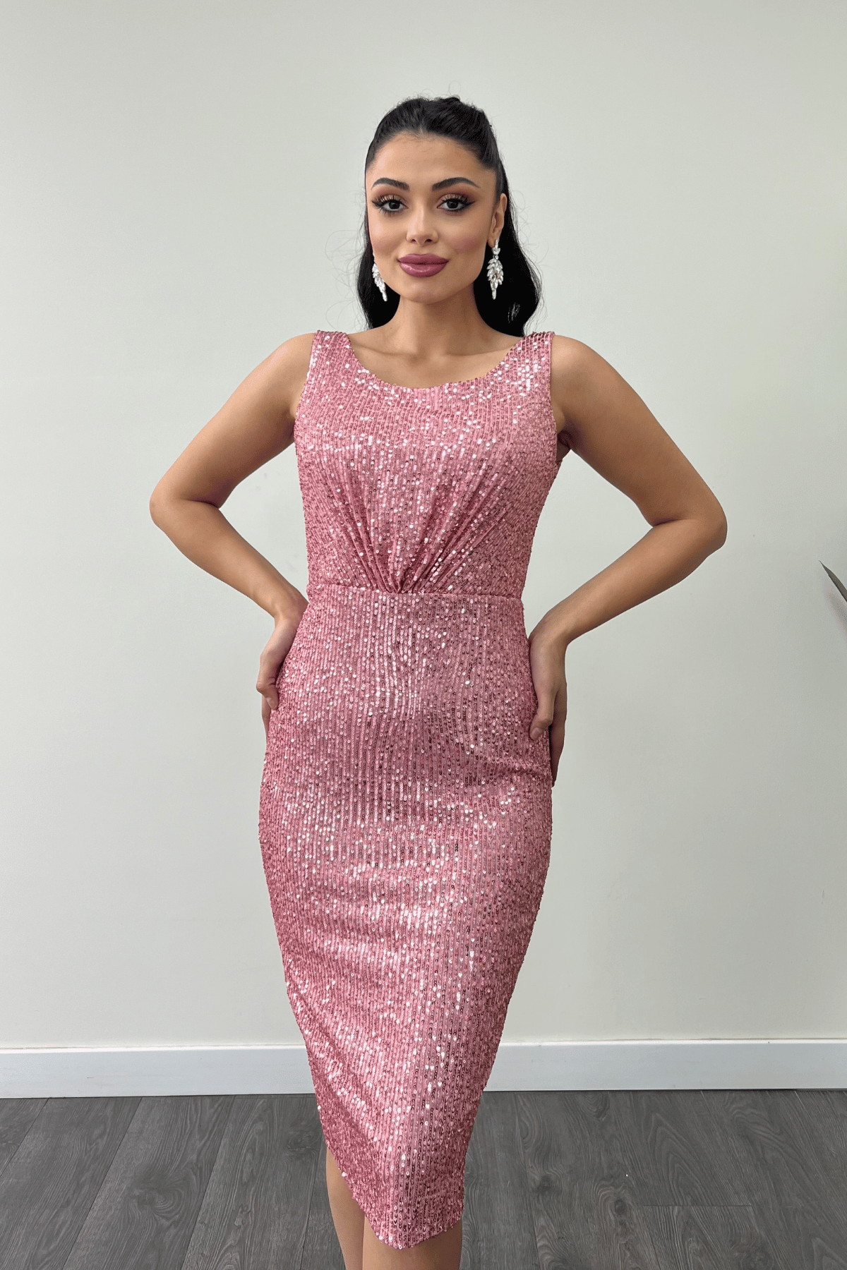 Payet Kumaş Büzgü Detaylı Kalın Askılı Elbise - PUDRA