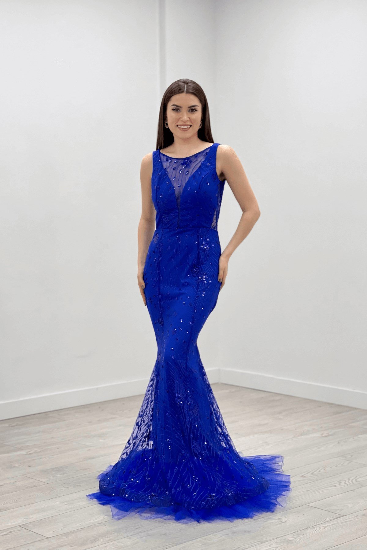 فستان مزين بالترتر بتفاصيل من قماش التول - ساكس بلو