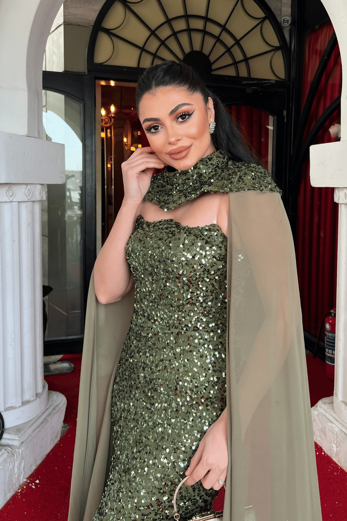 Payet Kumaş Pelerin Detaylı Abiye Elbise - HAKİ YEŞİLİ