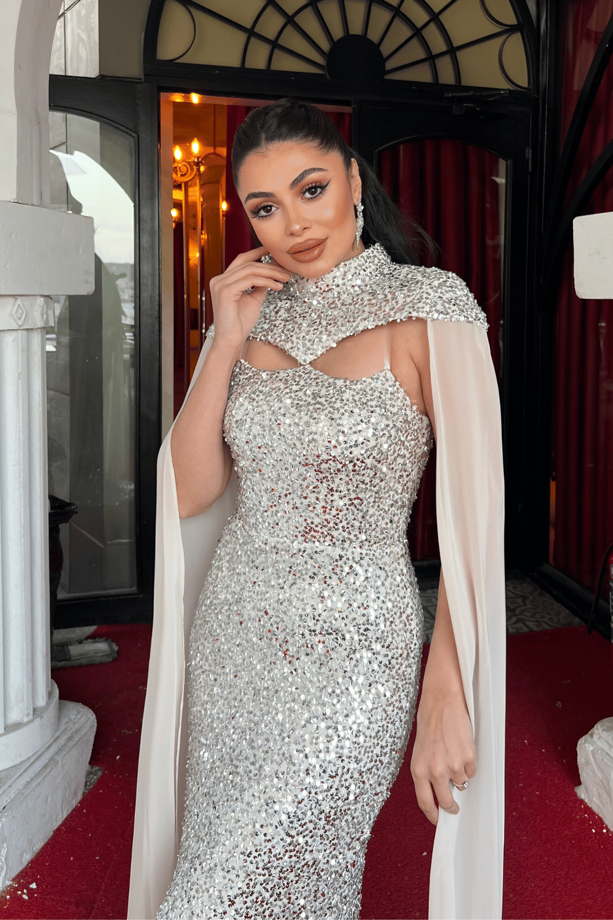 Payet Kumaş Pelerin Detaylı Abiye Elbise - BEJ