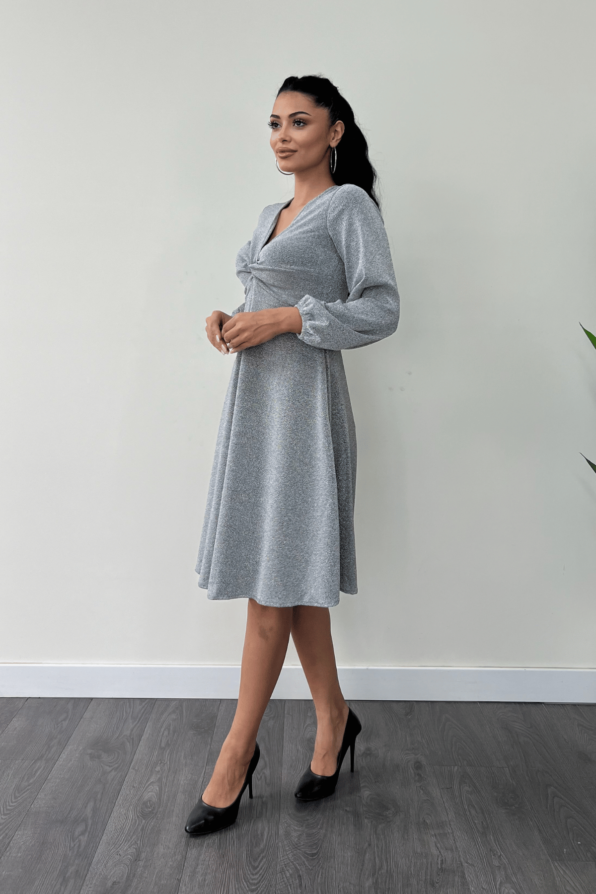 Pırıltılı Krep Kumaş Burgu Detaylı Midi Elbise - GÜMÜŞ