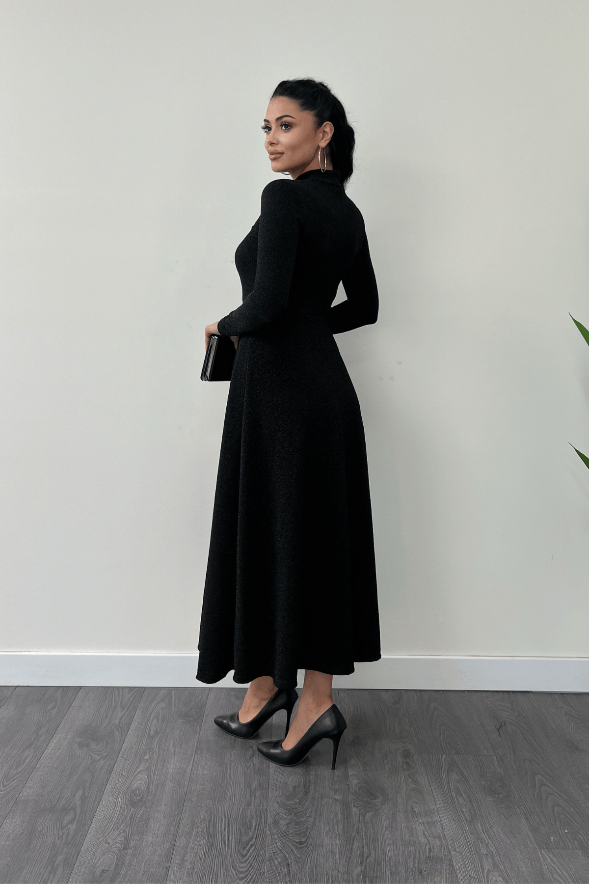 Pırıltılı Krep Kumaş Düğme Detaylı Midi Elbise - SİYAH