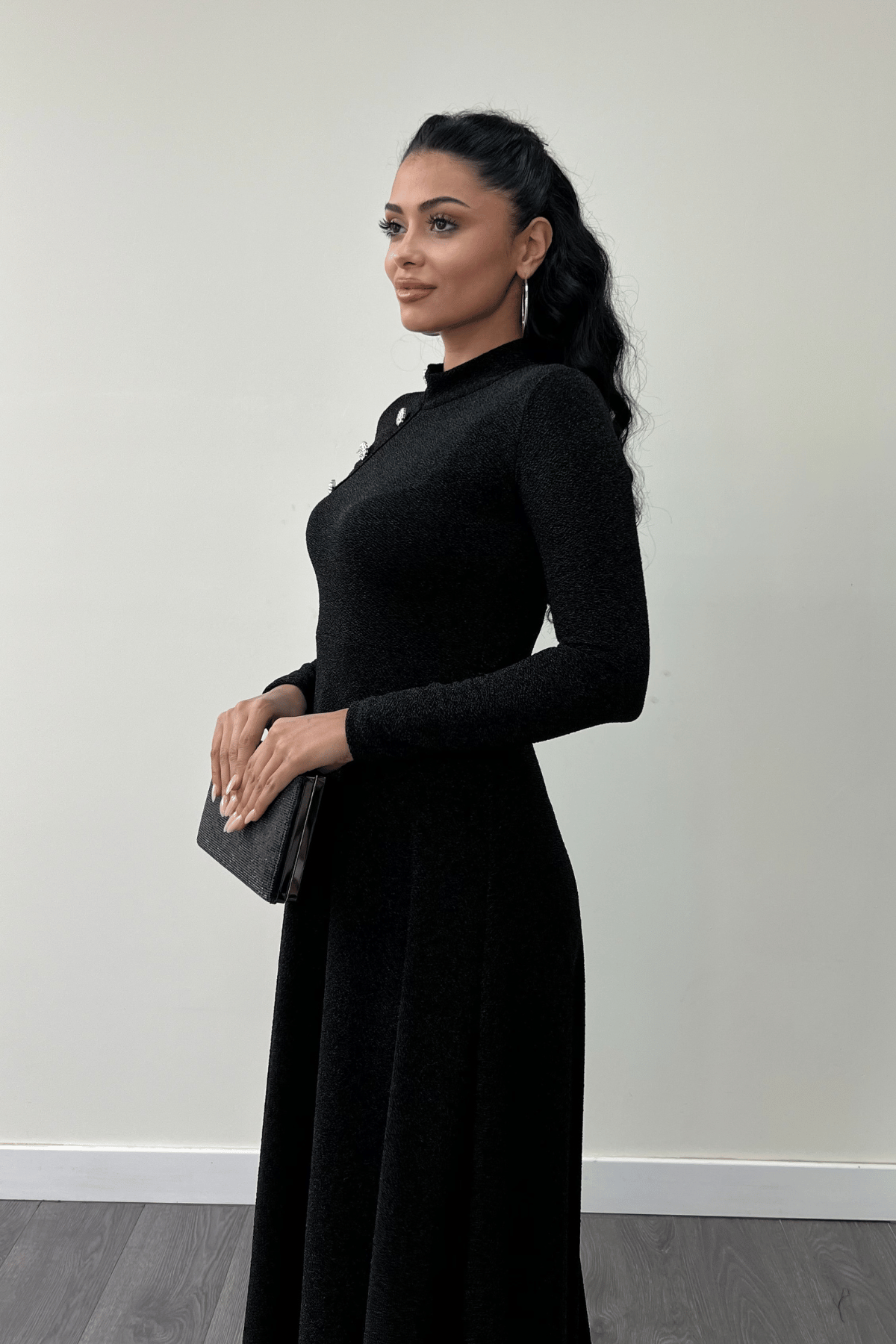 Pırıltılı Krep Kumaş Düğme Detaylı Midi Elbise - SİYAH