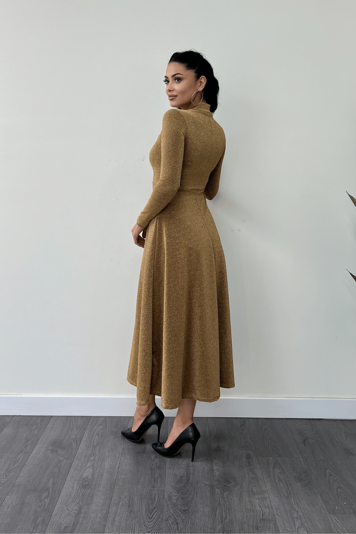 Pırıltılı Krep Kumaş Düğme Detaylı Midi Elbise - GOLD