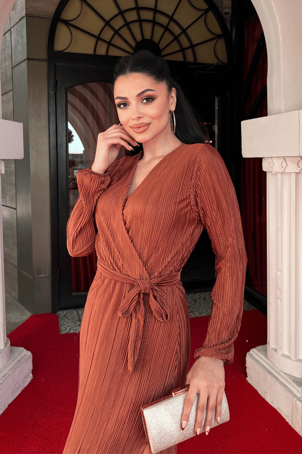 Pliseli Kuşaklı Elbise - KAHVERENGİ