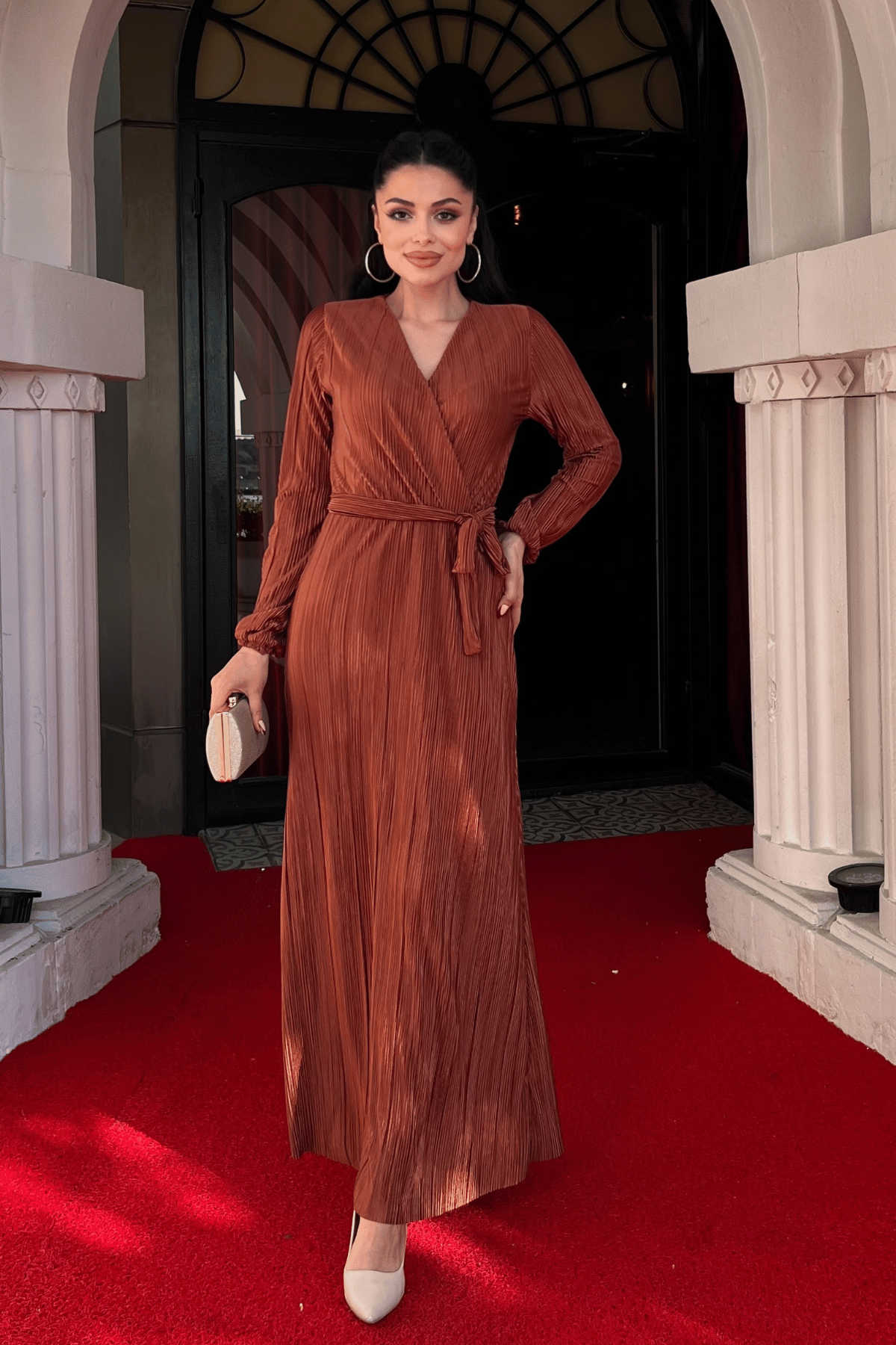 Pliseli Kuşaklı Elbise - KAHVERENGİ