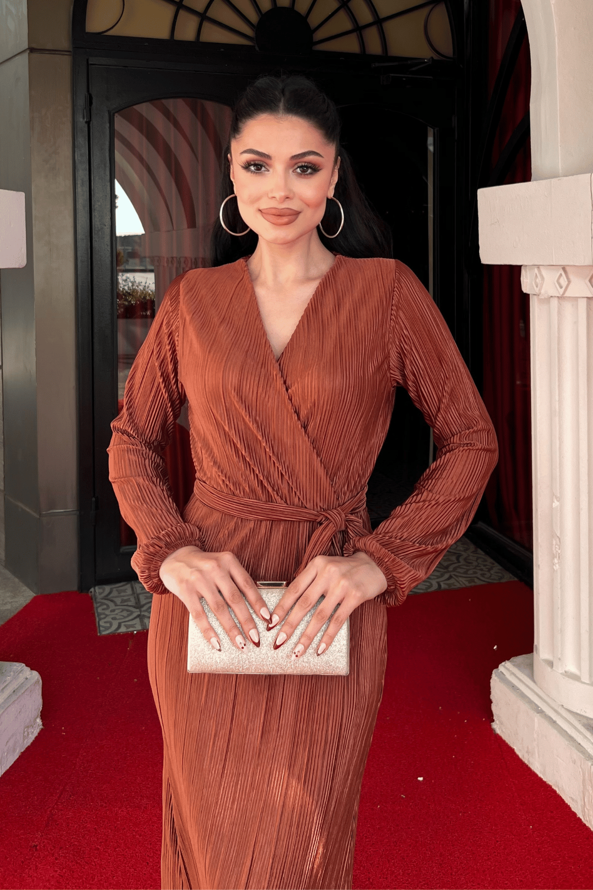 Pliseli Kuşaklı Elbise - KAHVERENGİ