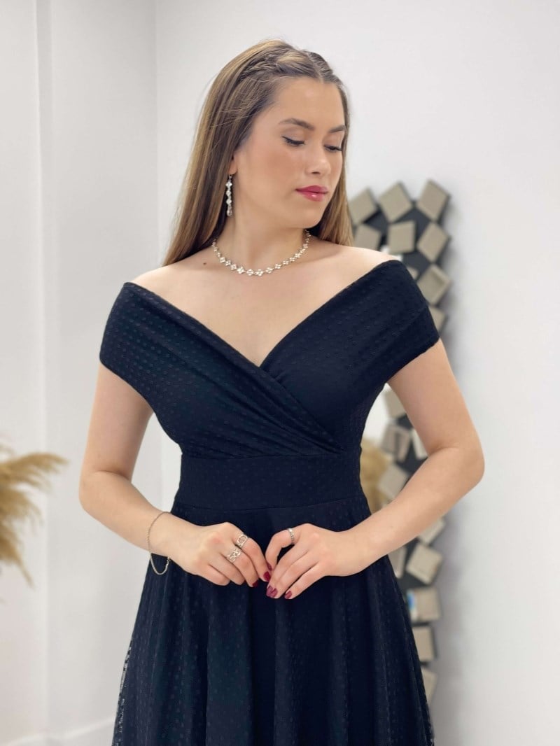 Puantiye Detaylı Kayık Yaka Midi Boy Elbise - SİYAH
