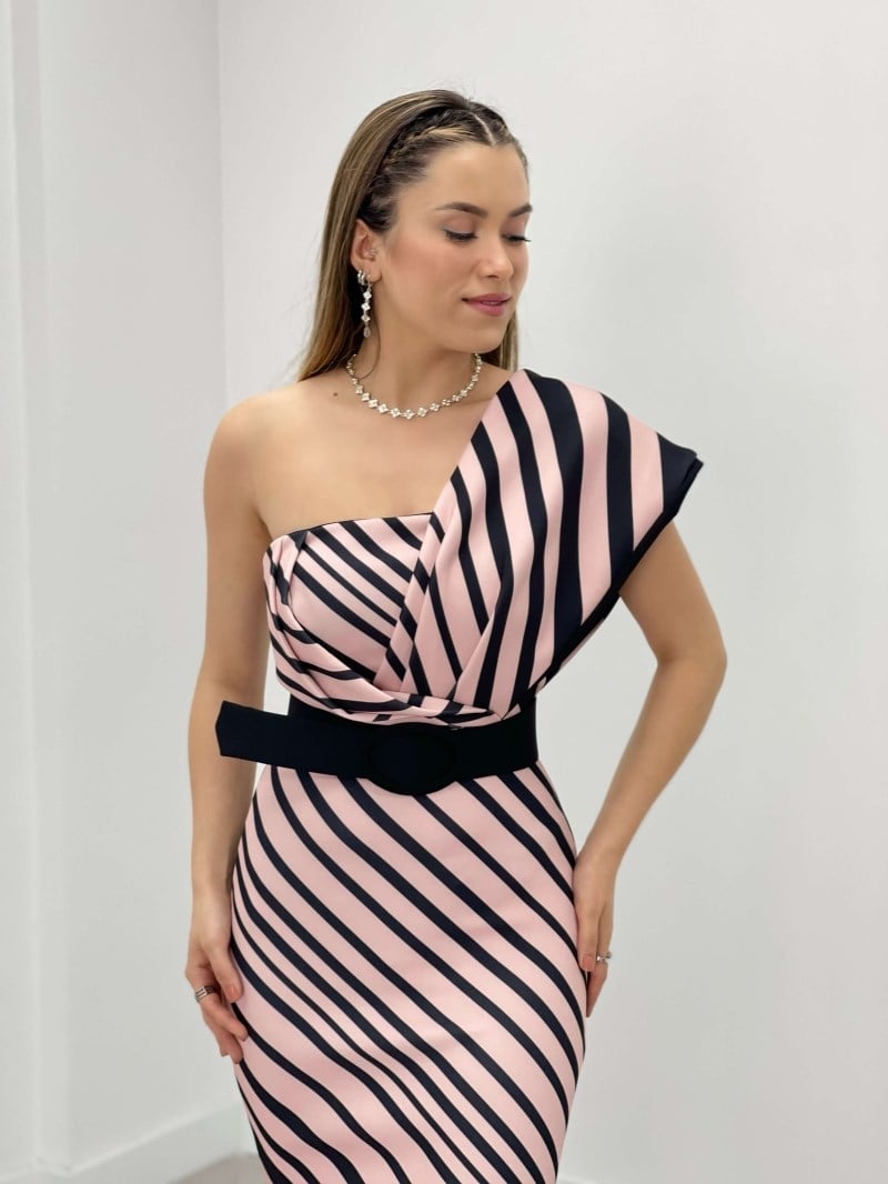 Puf Kumaş Straplez Şal Detaylı Elbise - PUDRA