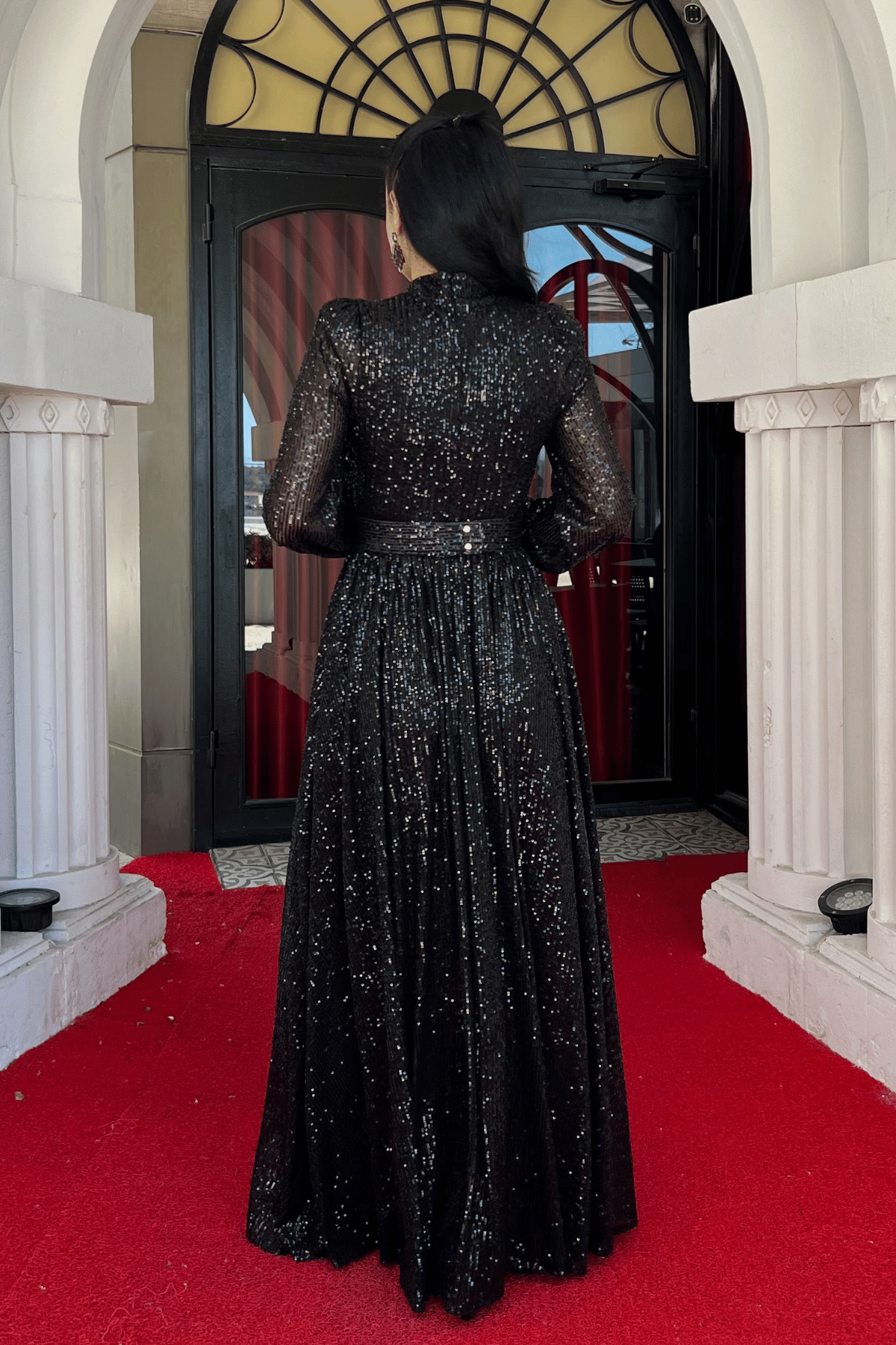 Pul Tül Payet Kumaş Büzgü Detaylı Kiloş Elbise - SİYAH