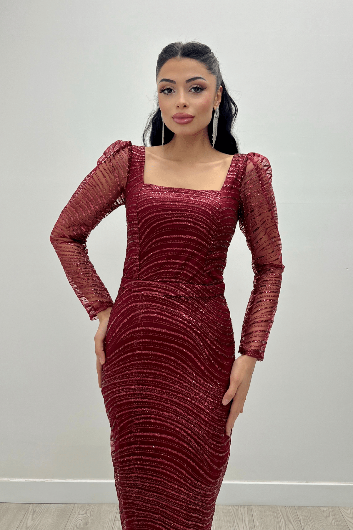 Pullu Payet Kumaş Kare Yaka Kalem Elbise - BORDO