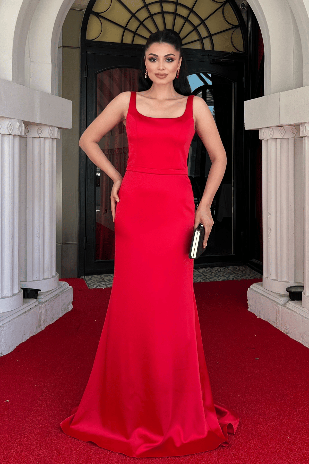 Saten Kumaş Sırtı Balık Maxi Elbise - KIRMIZI