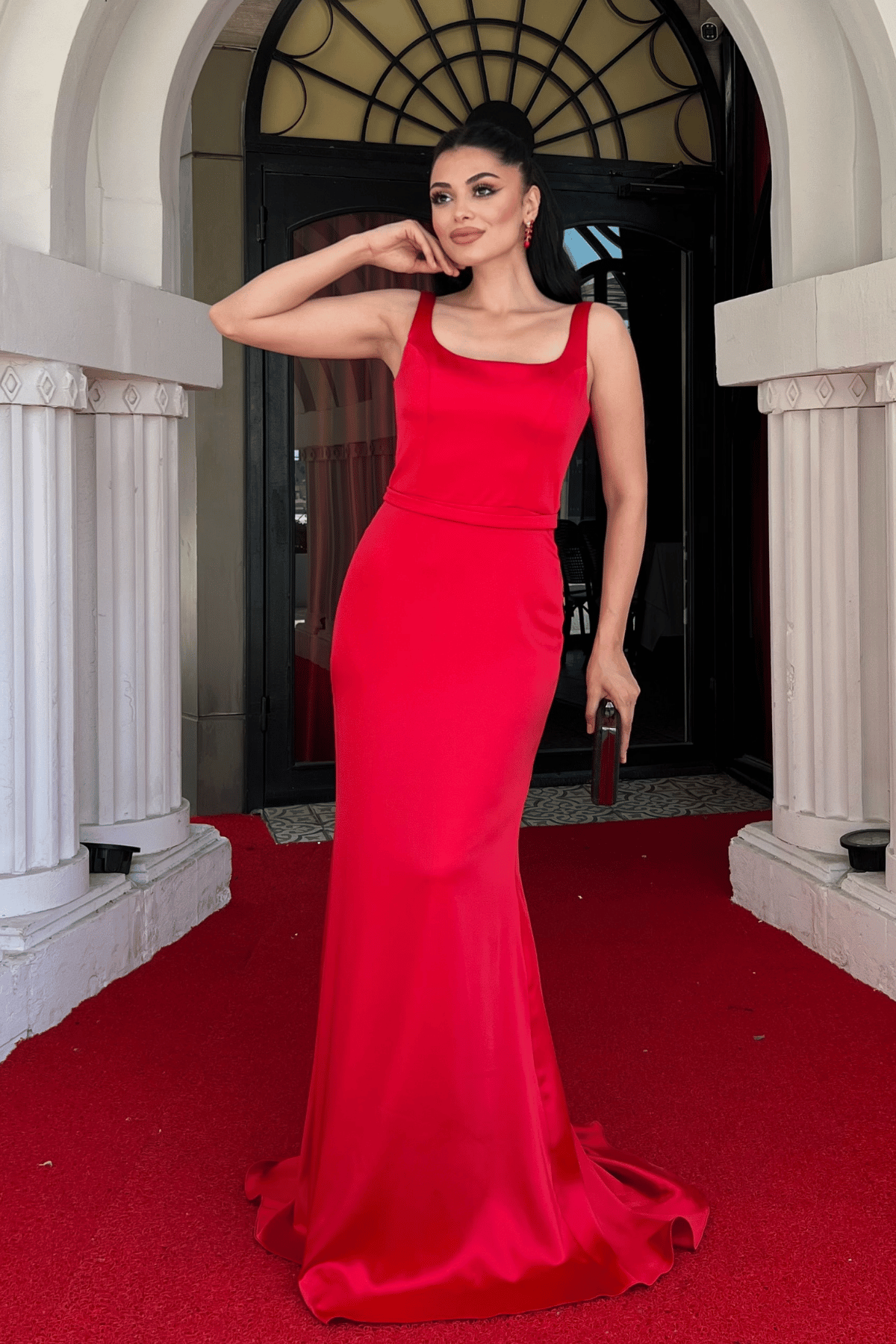 Saten Kumaş Sırtı Balık Maxi Elbise - KIRMIZI