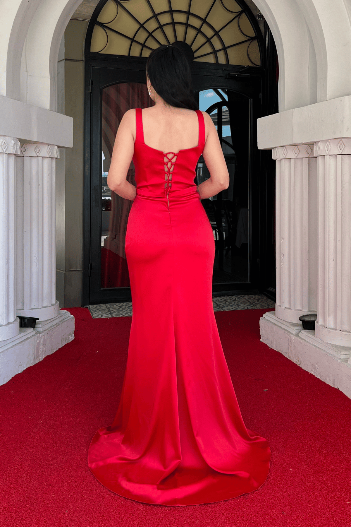 Saten Kumaş Sırtı Balık Maxi Elbise - KIRMIZI