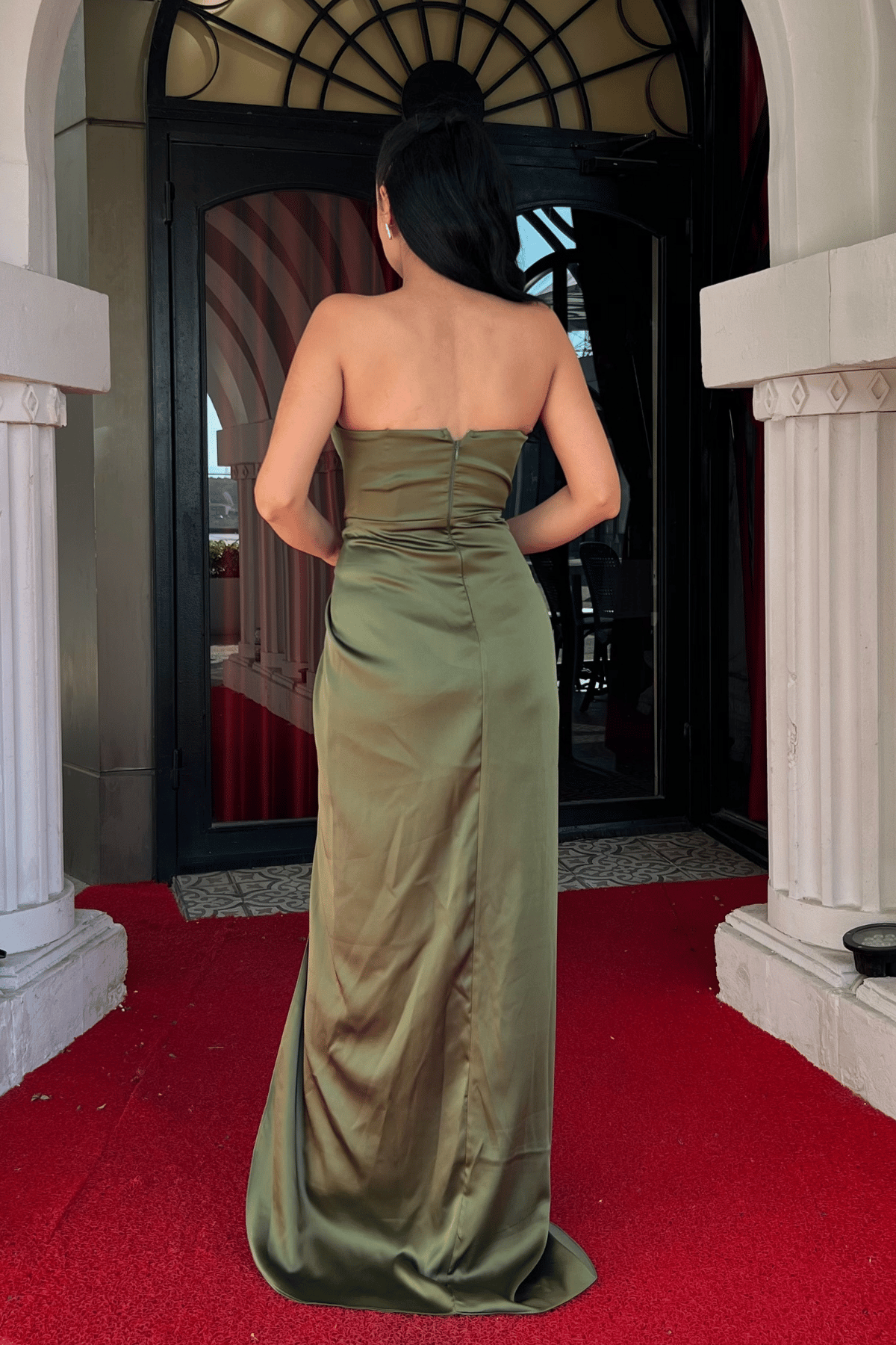 Saten Kumaş Büzgü Detaylı Straplez Abiye Elbise - HAKİ YEŞİLİ