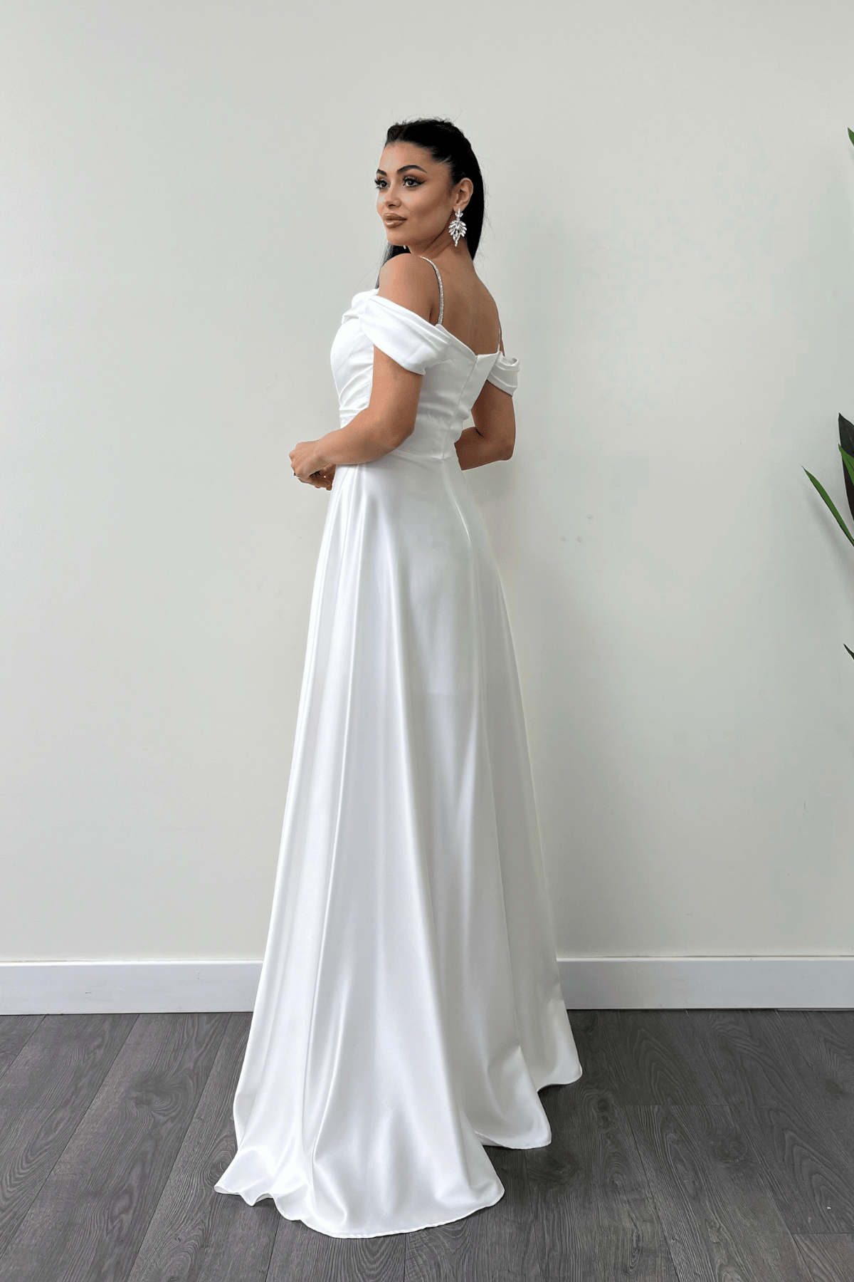 Saten Kumaş Büzgülü Askılı Abiye Elbise - BEYAZ