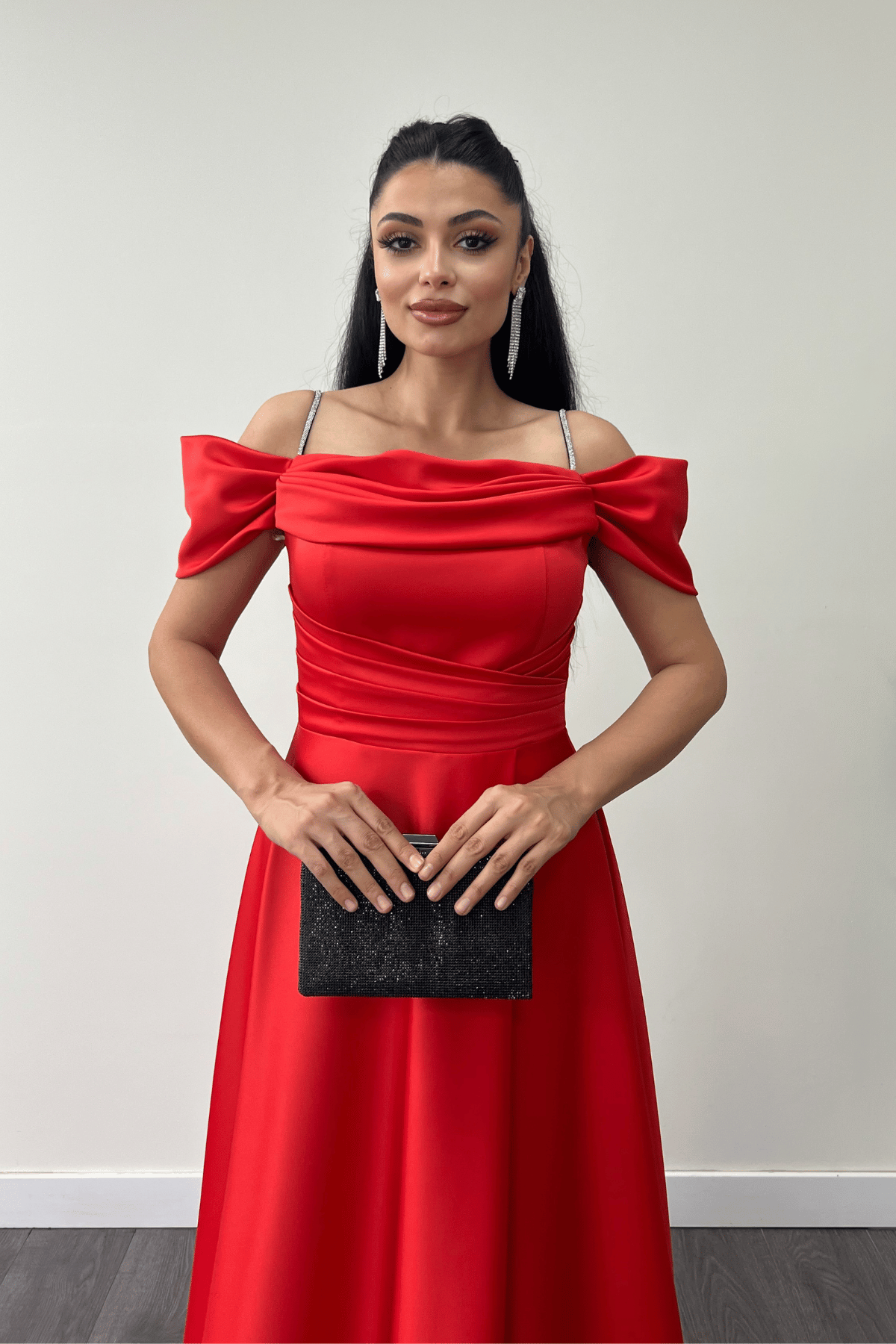 Saten Kumaş Büzgülü Askılı Abiye Elbise - KIRMIZI