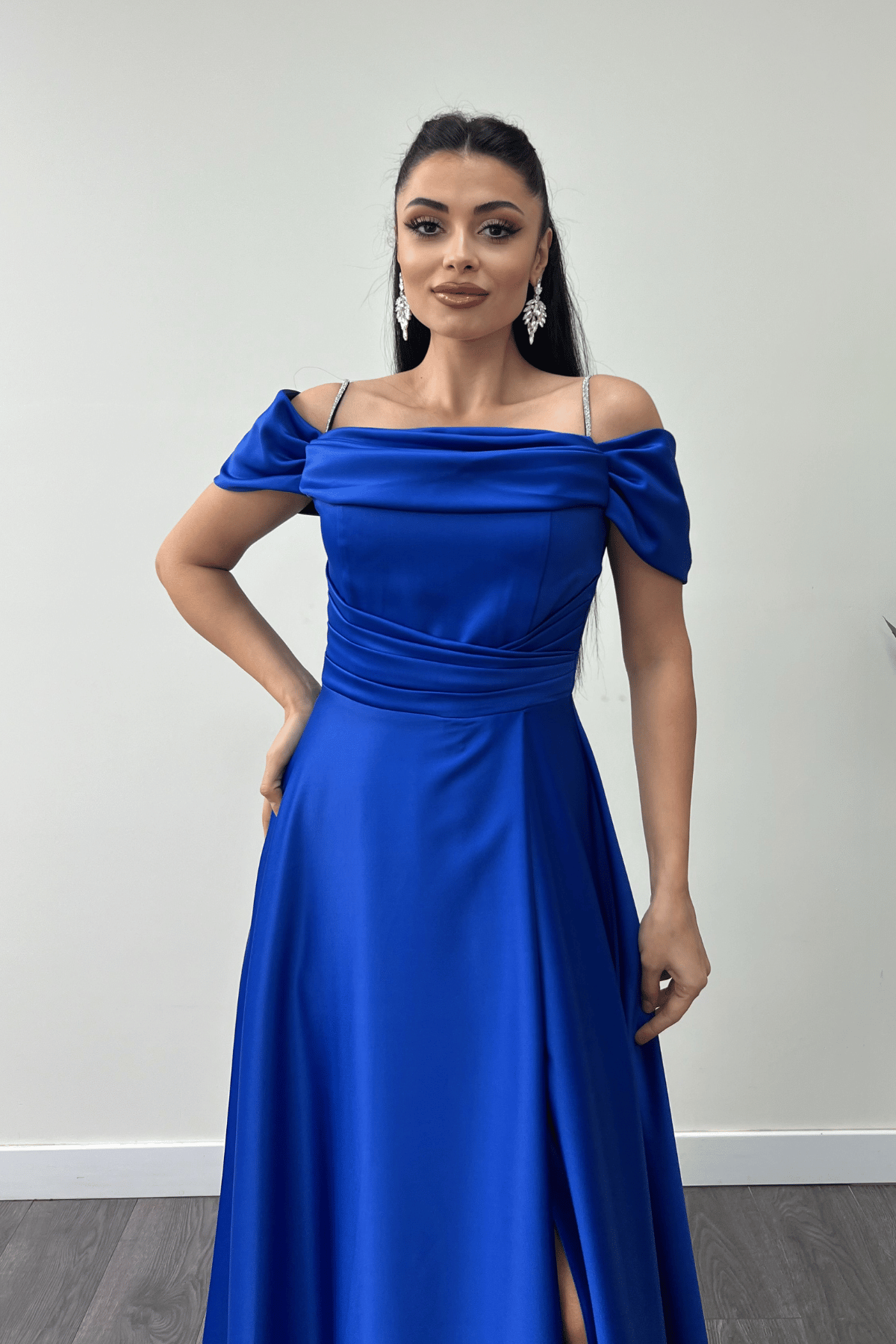 Saten Kumaş Büzgülü Askılı Abiye Elbise - SAKS MAVİ