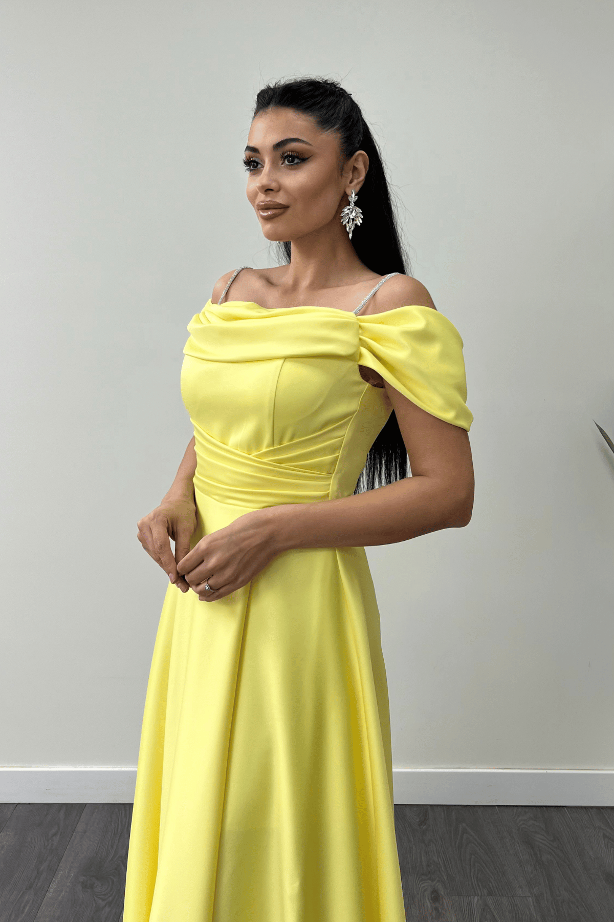 Saten Kumaş Büzgülü Askılı Abiye Elbise - SARI