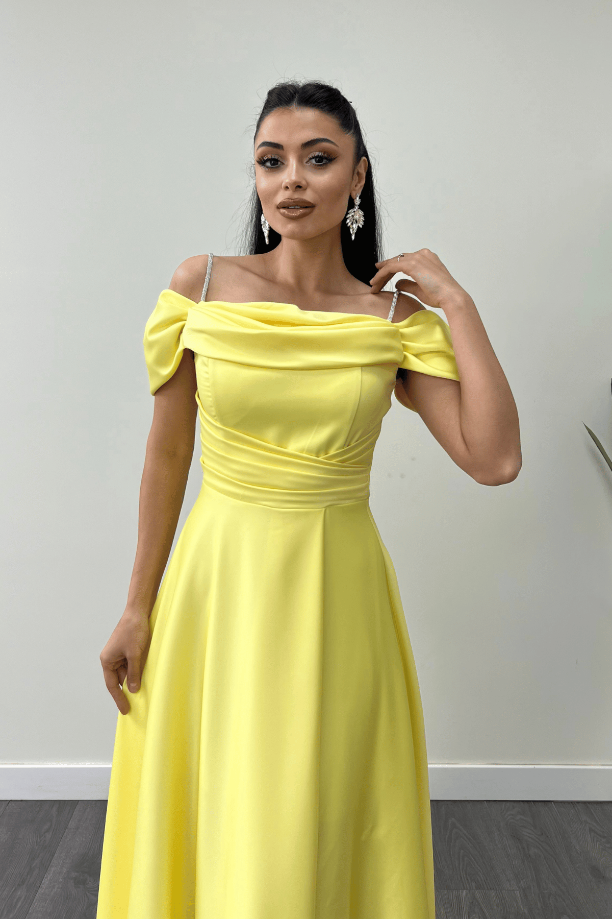 Saten Kumaş Büzgülü Askılı Abiye Elbise - SARI